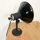 Lampe de table en émail noir industriel, années 1950