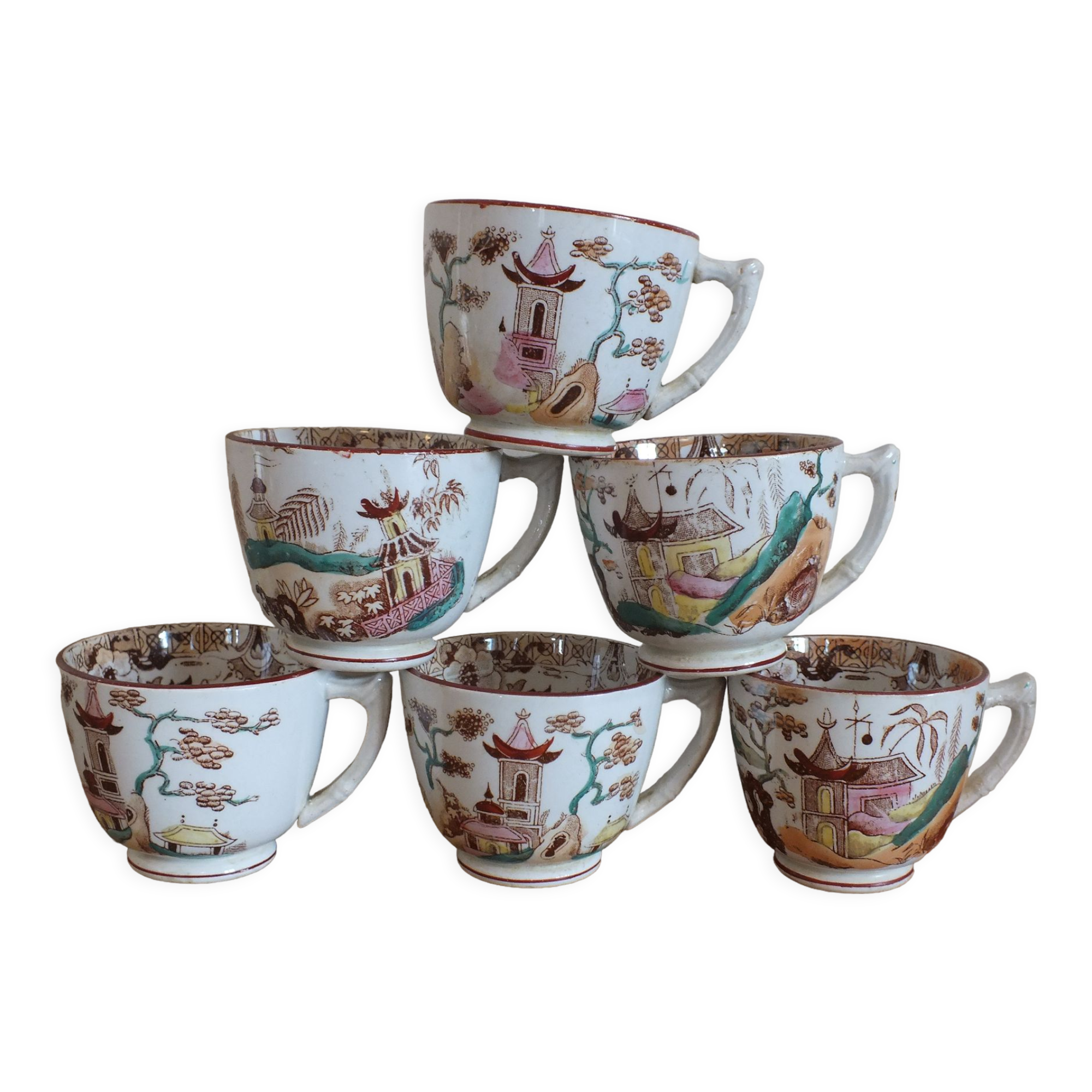 6 teacups in Japanese décor tiled at the Pagoda