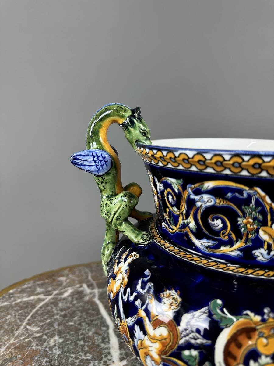 Gien earthenware vase with Renaissance decoration, 20th century.