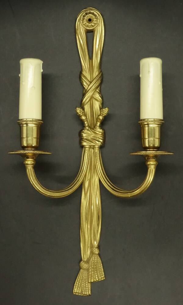 Large pair of Louis XVI style wall lights from Hettier Vincent - bronze