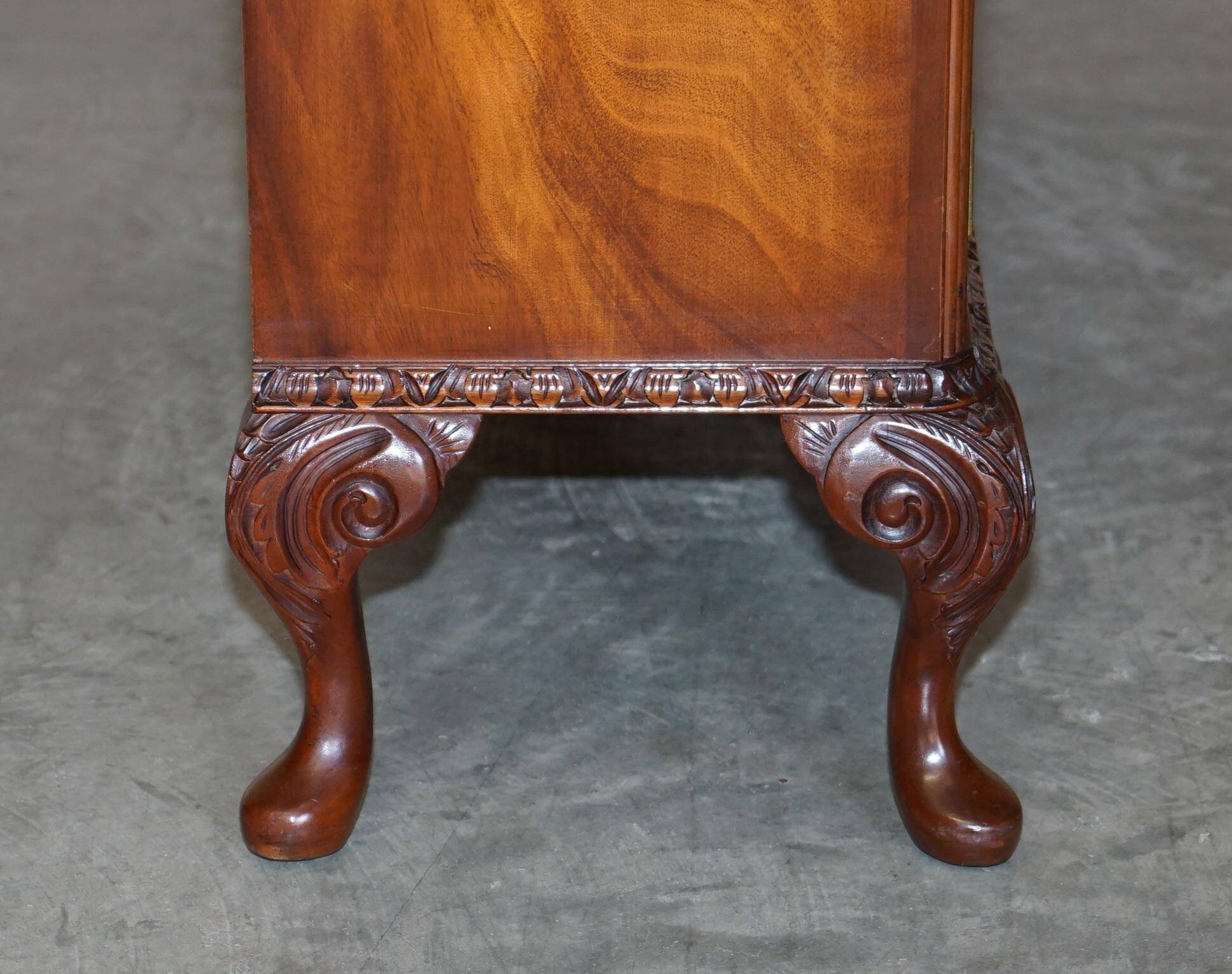 Vintage buffet display cabinet circa 1940 in flame mahogany and satinwood.