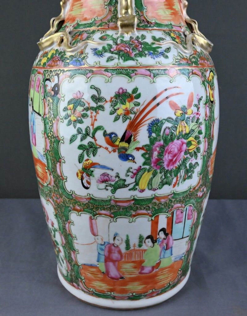 Important Canton porcelain vase, China – late 19th century