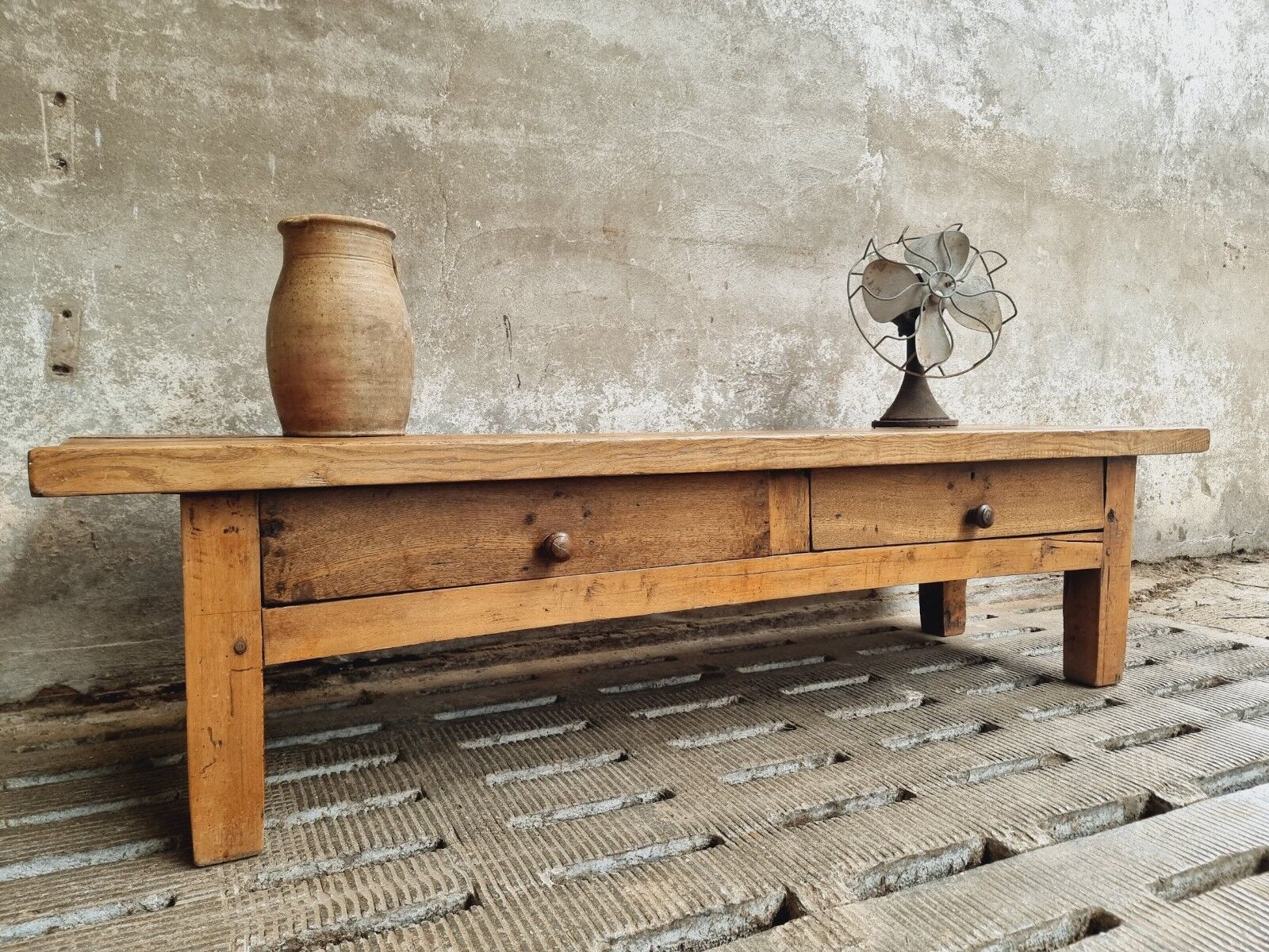 Table basse espagnole 19ème siècle