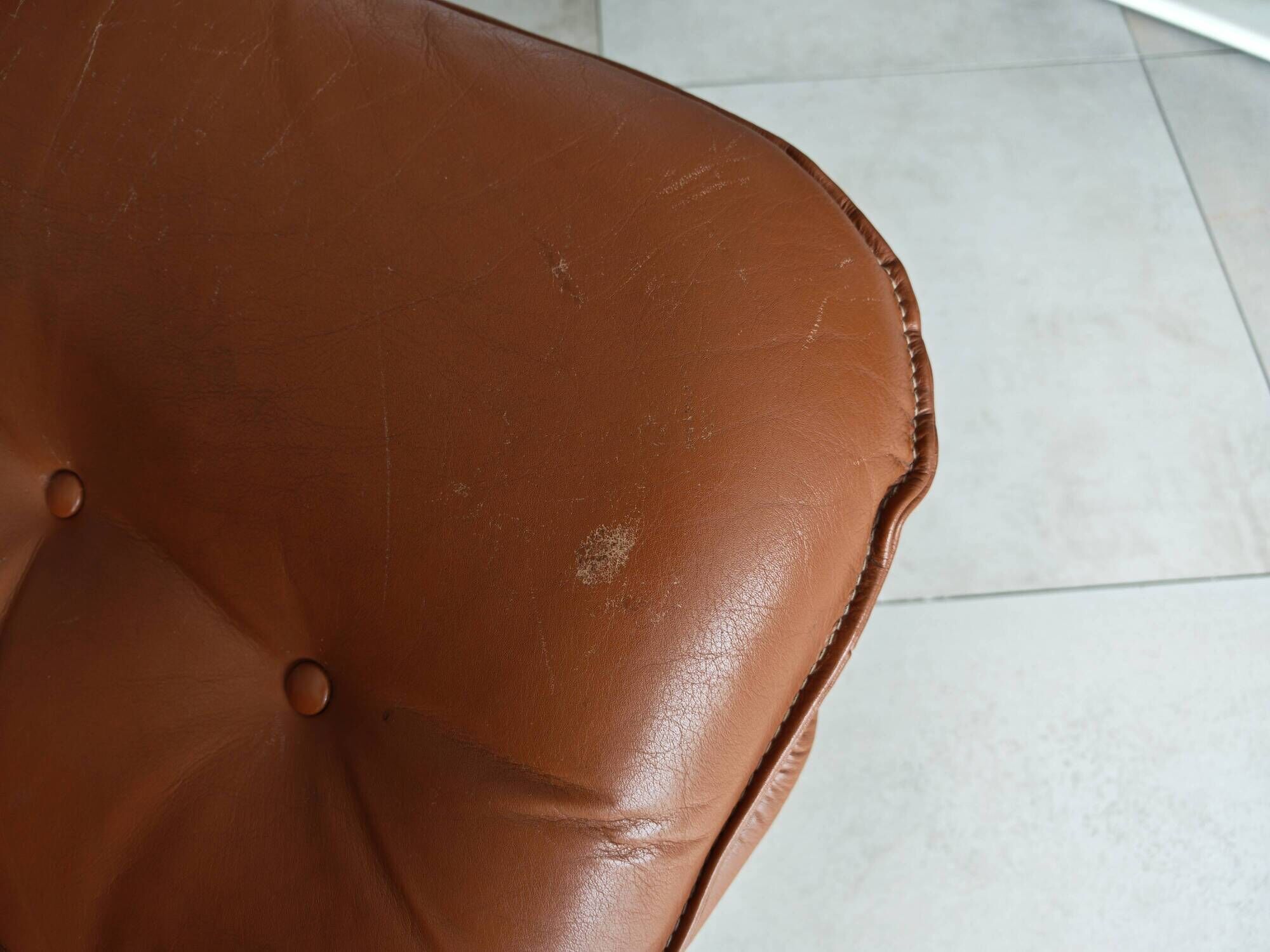 Vintage Lounge Chair & Ottoman "Origlia" – Tawny Leather & Pirelli Straps