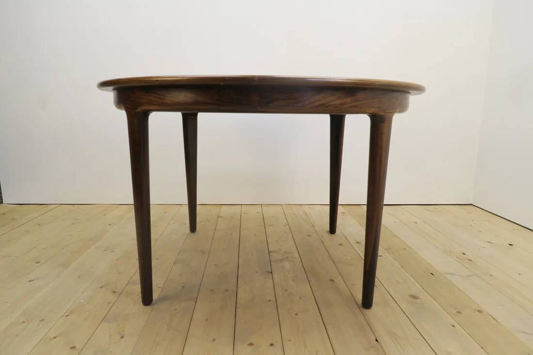 Dining room set in rosewood with table and 4 chairs, 1960s.