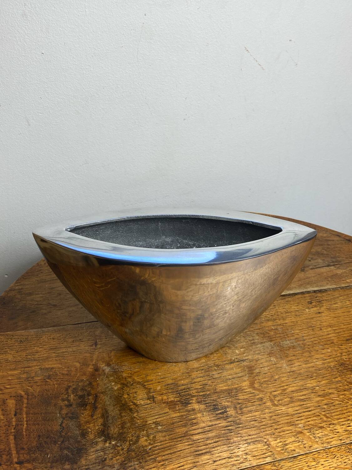 Aluminium vase design