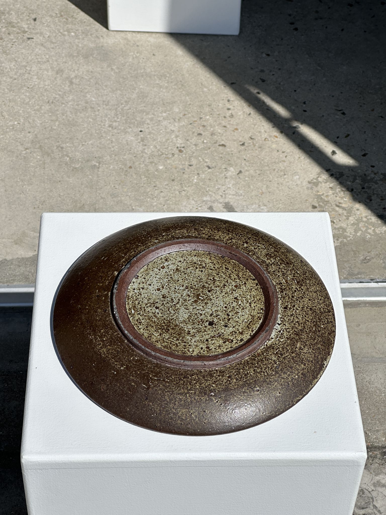 Plat en céramique vert indonésien D:26,5