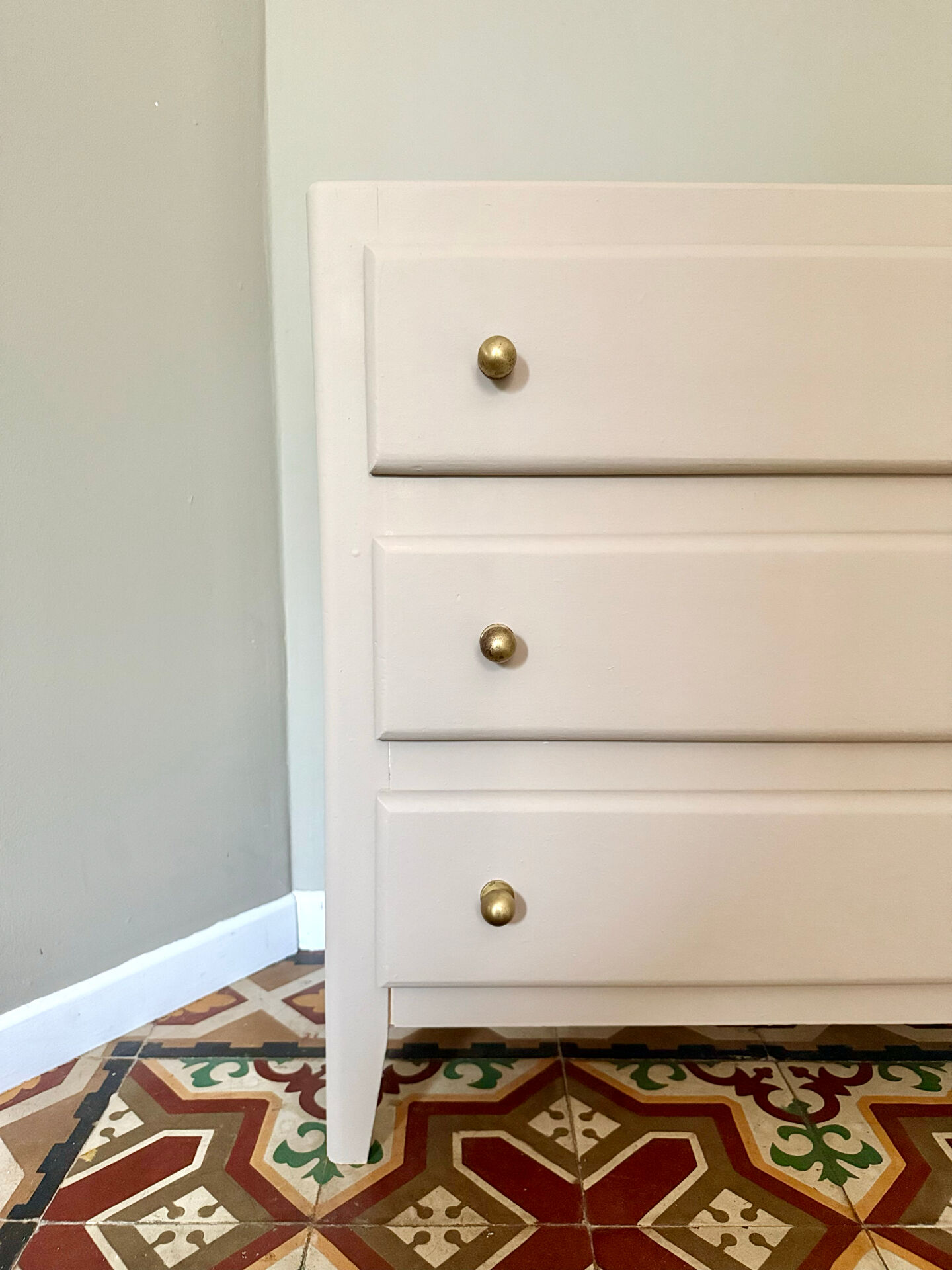 Antique chest of drawers