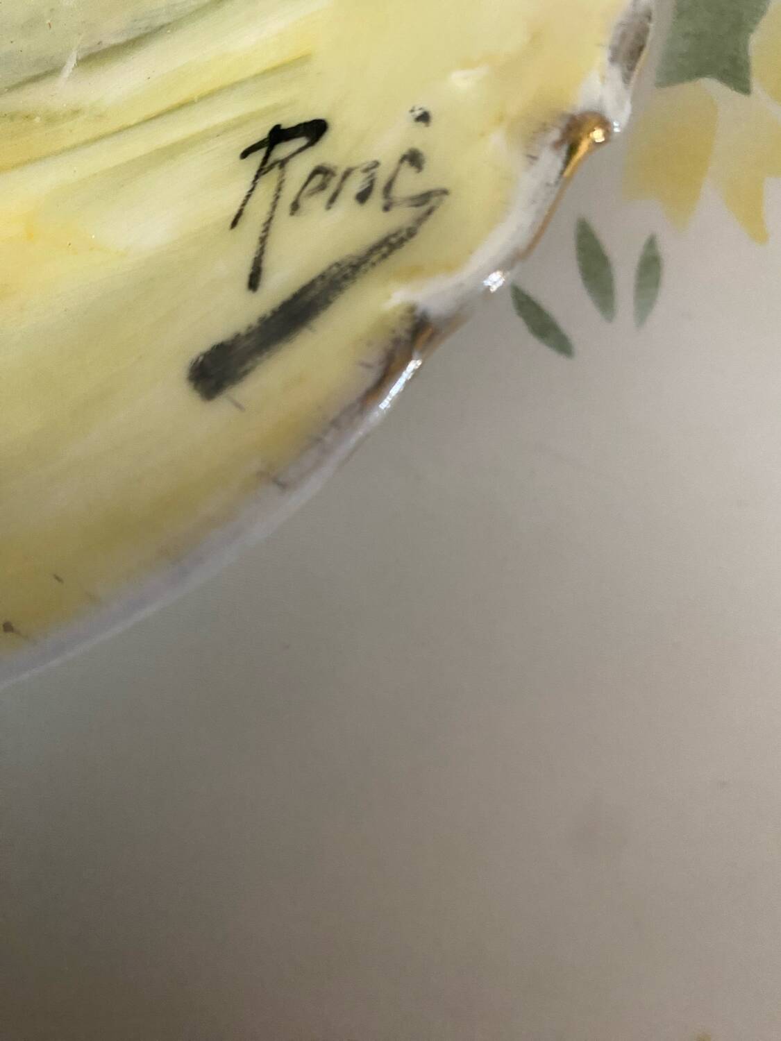 Presentation dish signed by René