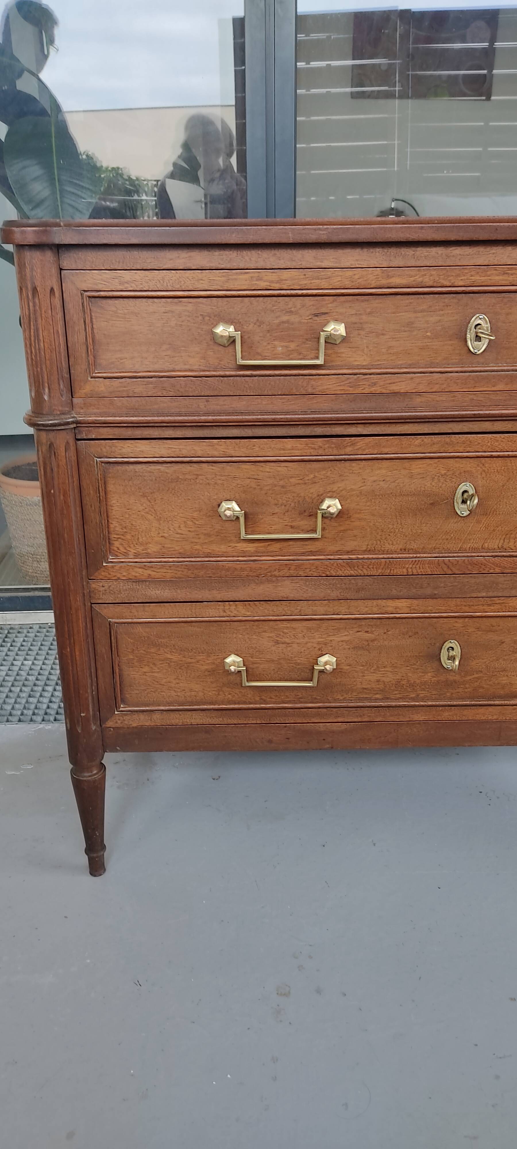 Chest of drawers