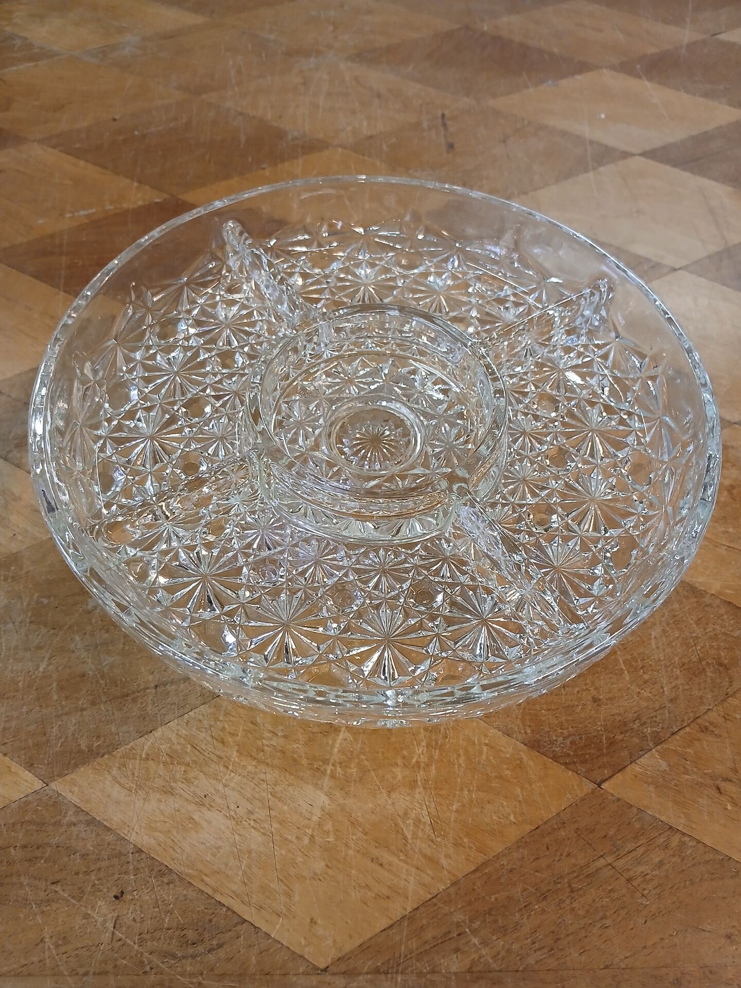 Plat apéritif vintage en verre moulé