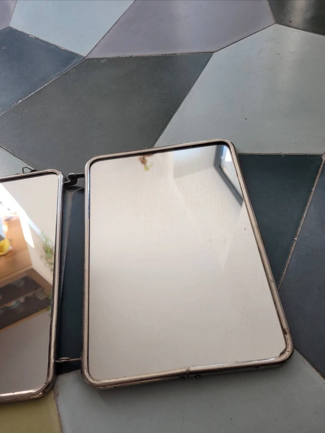 Barber's triptych mirror