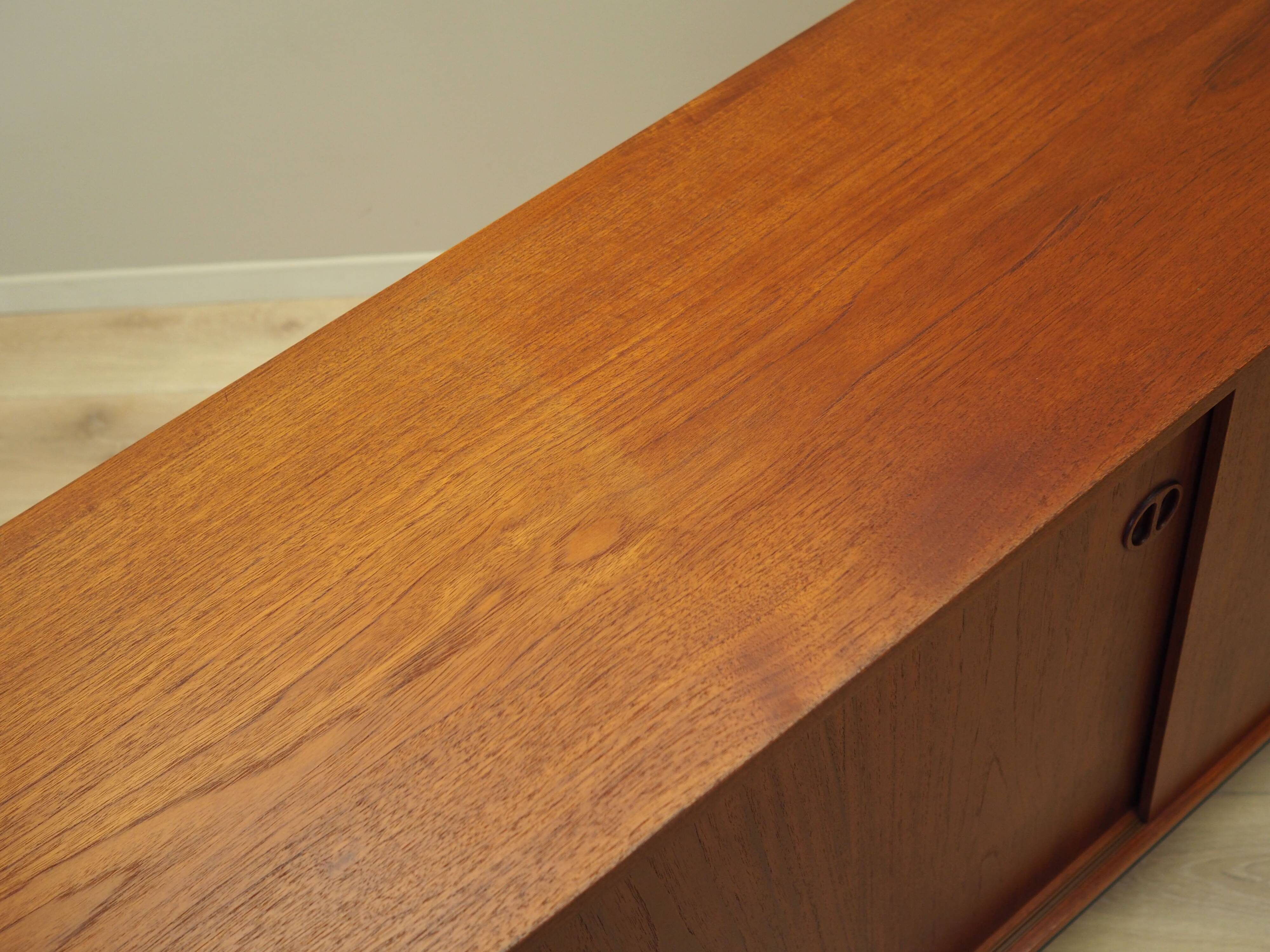 Buffet en teck, design danois, années 1970, production : Danemark