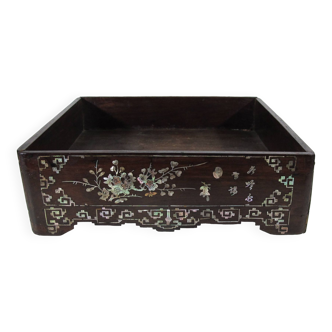 Tray or empty pocket in Wood inlaid with Mother-of-Pearl Chinese China 19th century