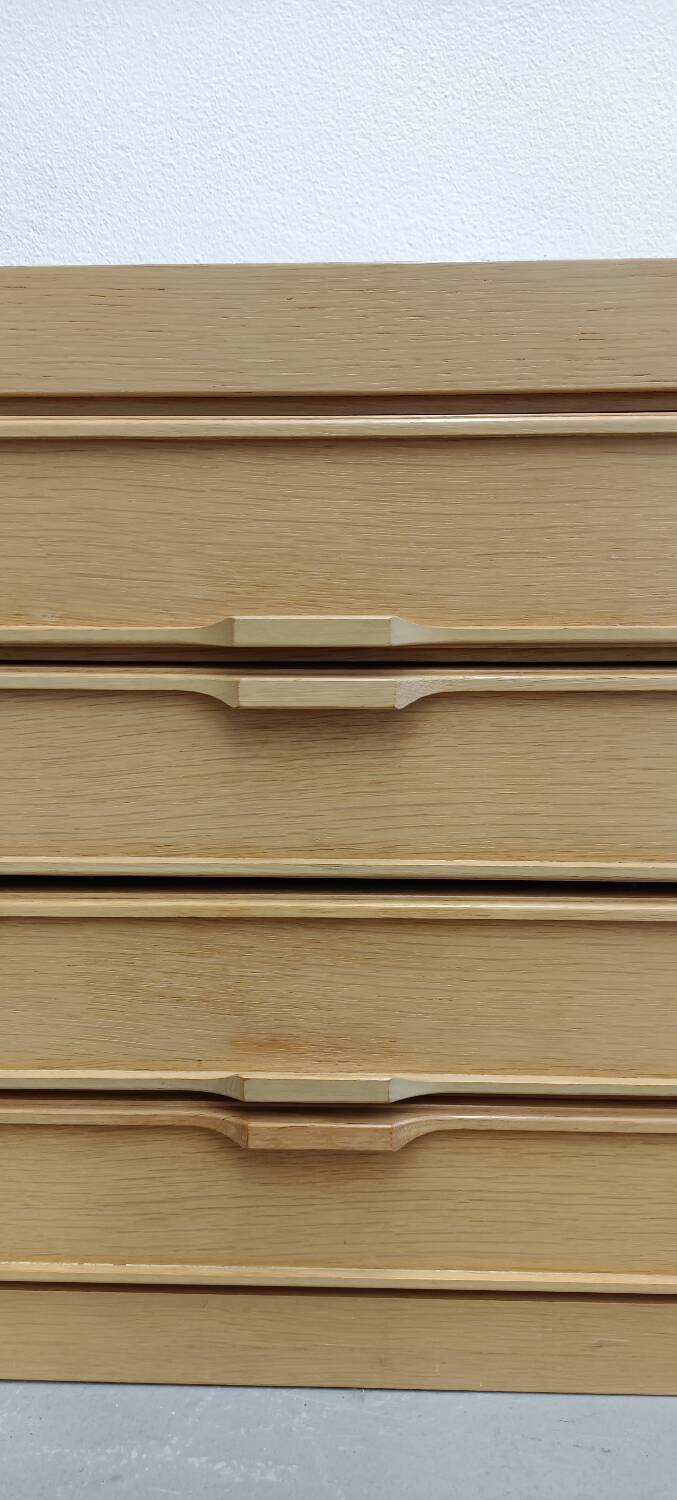 Chest of drawers with 8 drawers