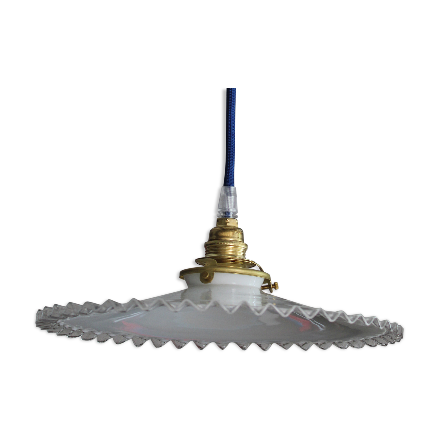 Dented opaline suspension