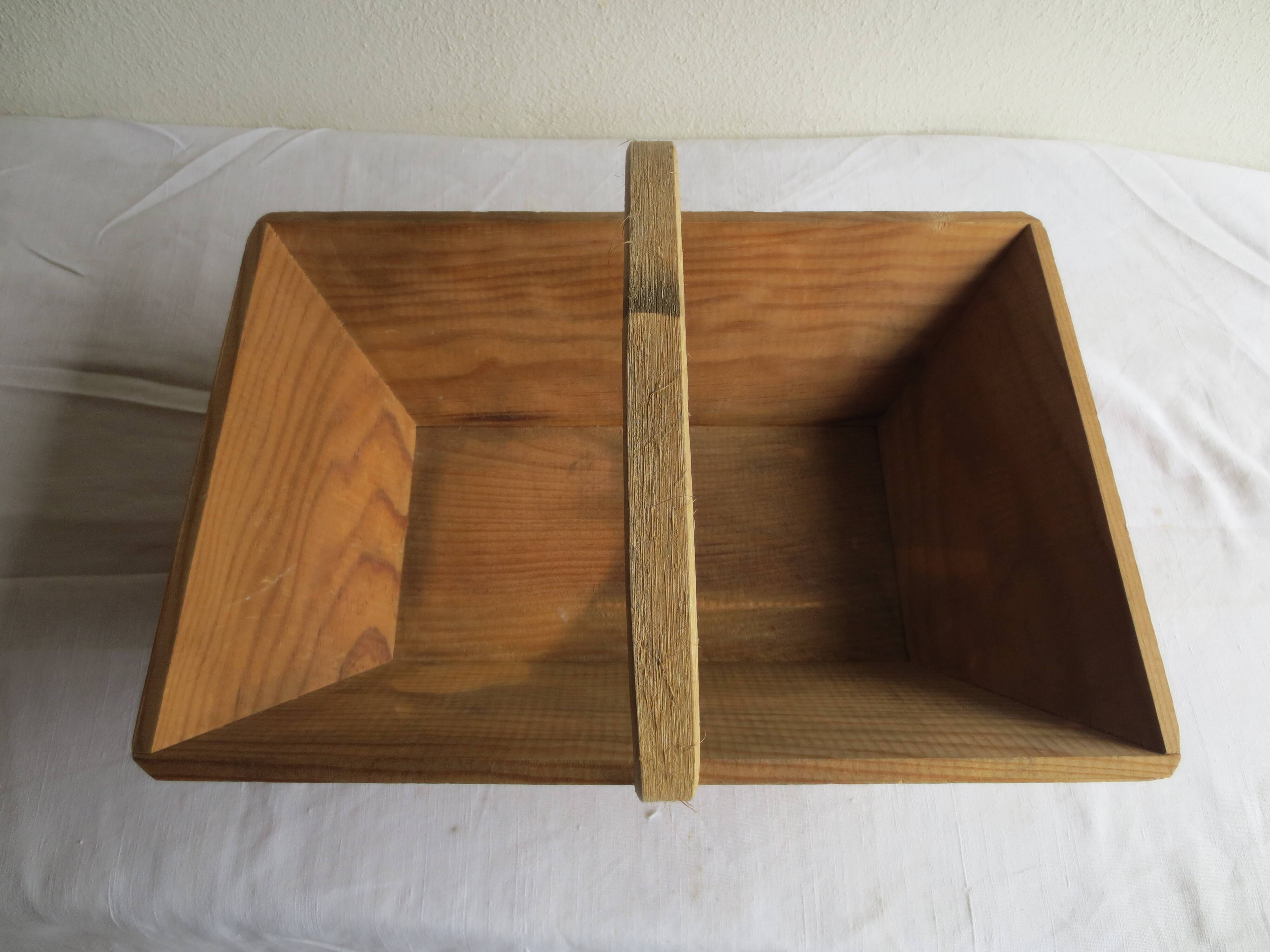 panier en bois massif ,pour vendanges