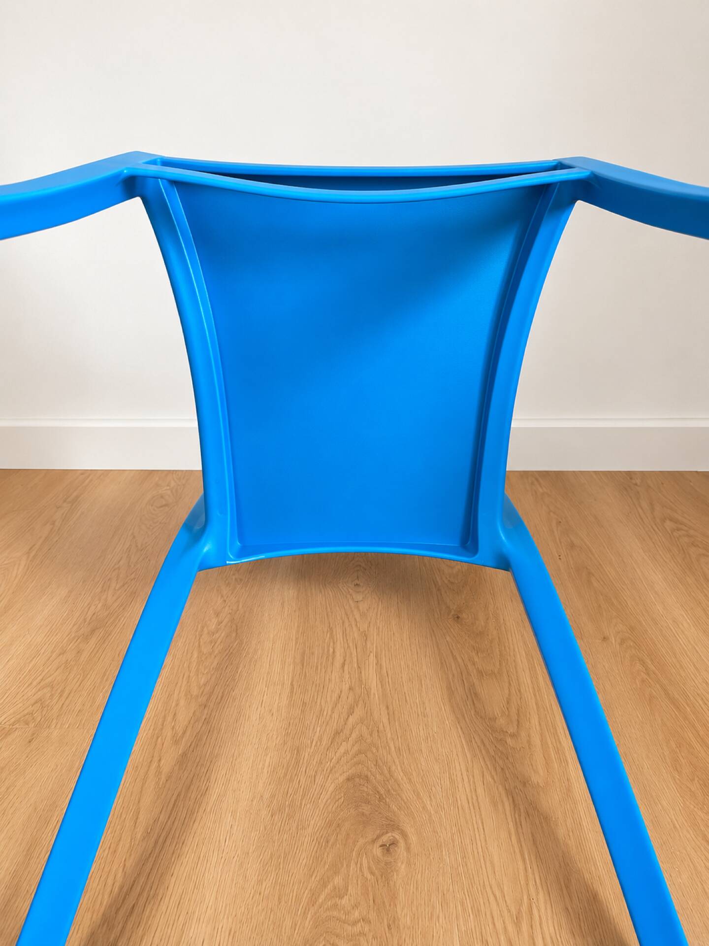 Vintage blue set – 2 chairs and matching side table