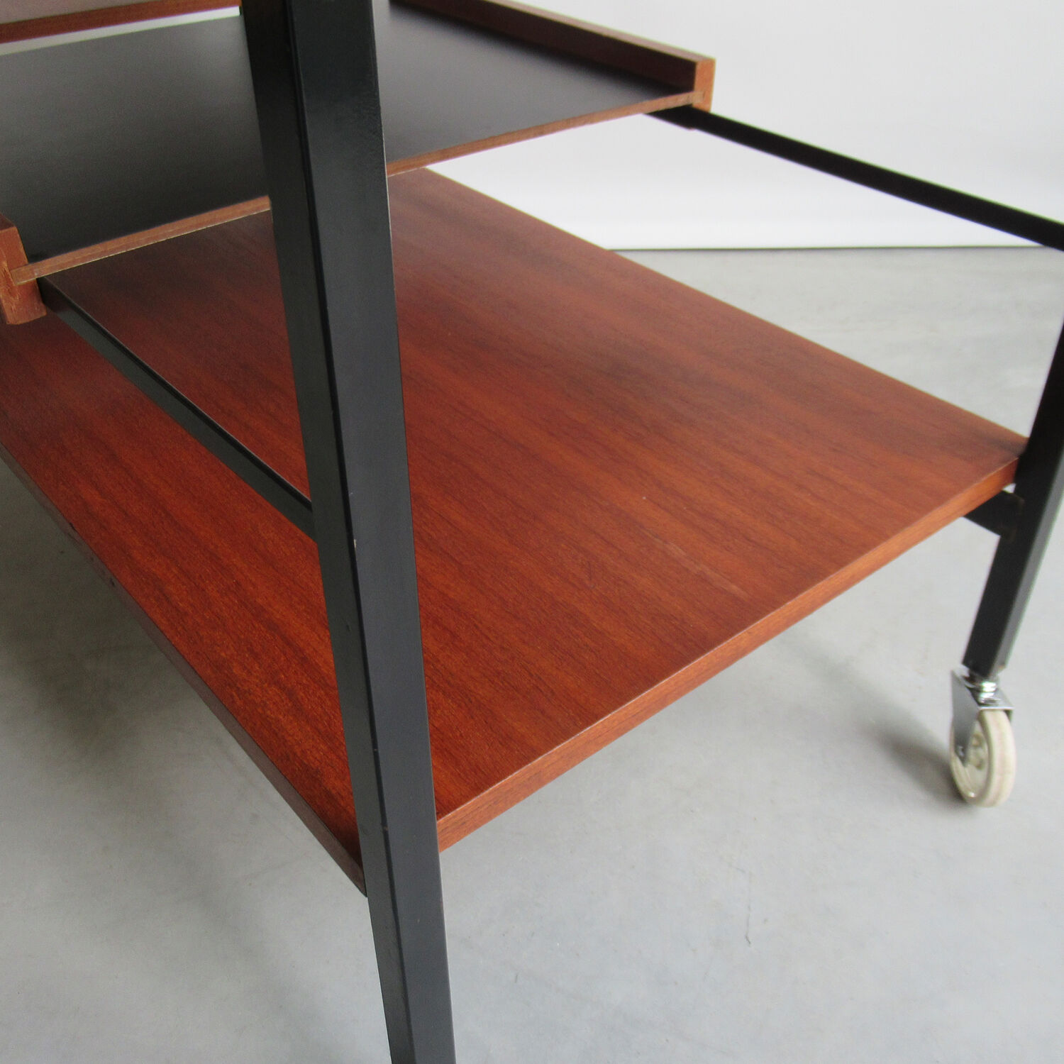 Service model 'paris' Pierre Guariche for Meurop