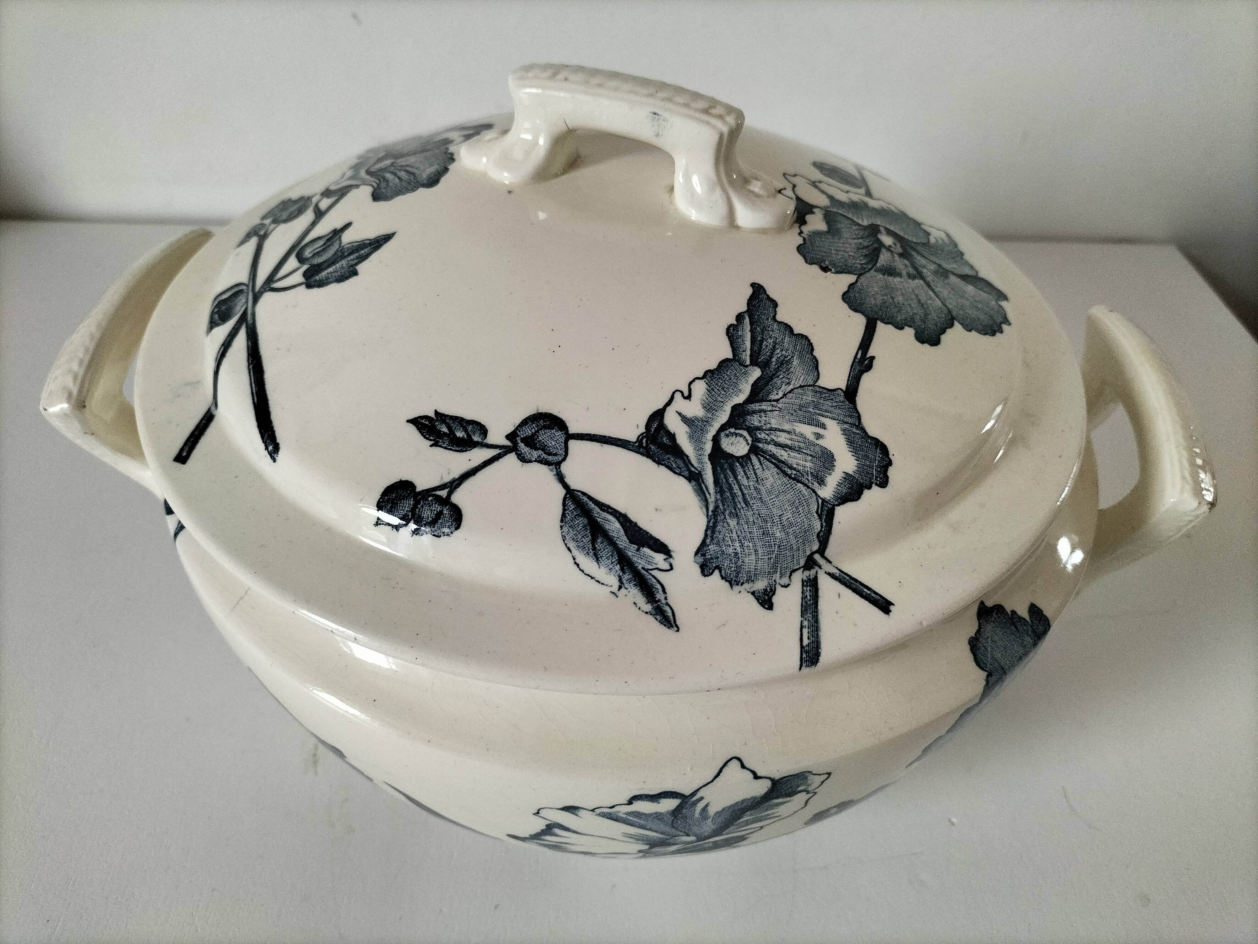 Lion Soup Tureen – Blue-grey Hollyhocks 1890-1920