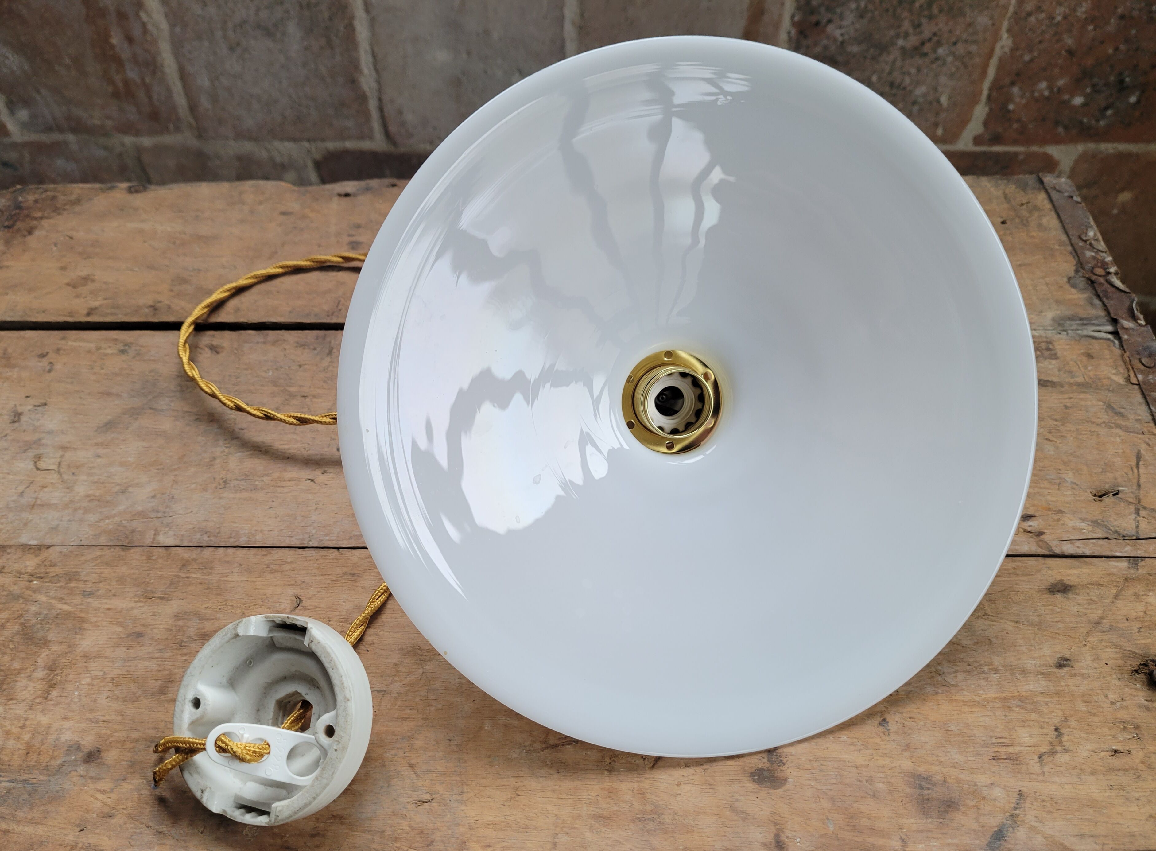 White opaline suspension