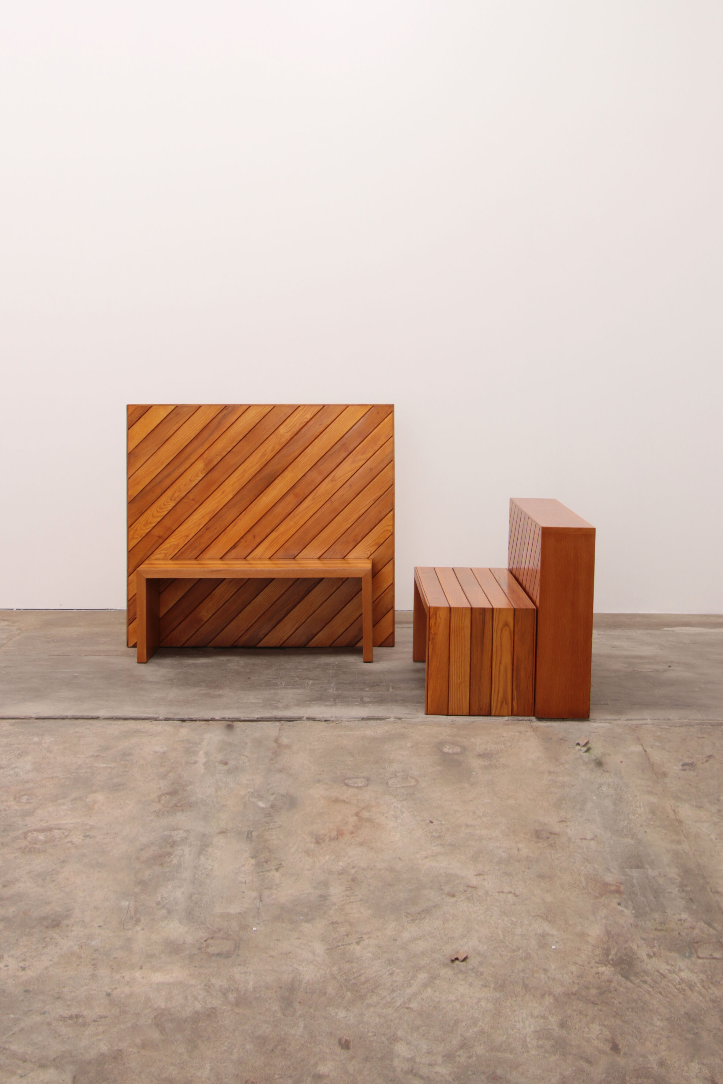 Modular beech set of two room dividers with benches, 1970 Italy