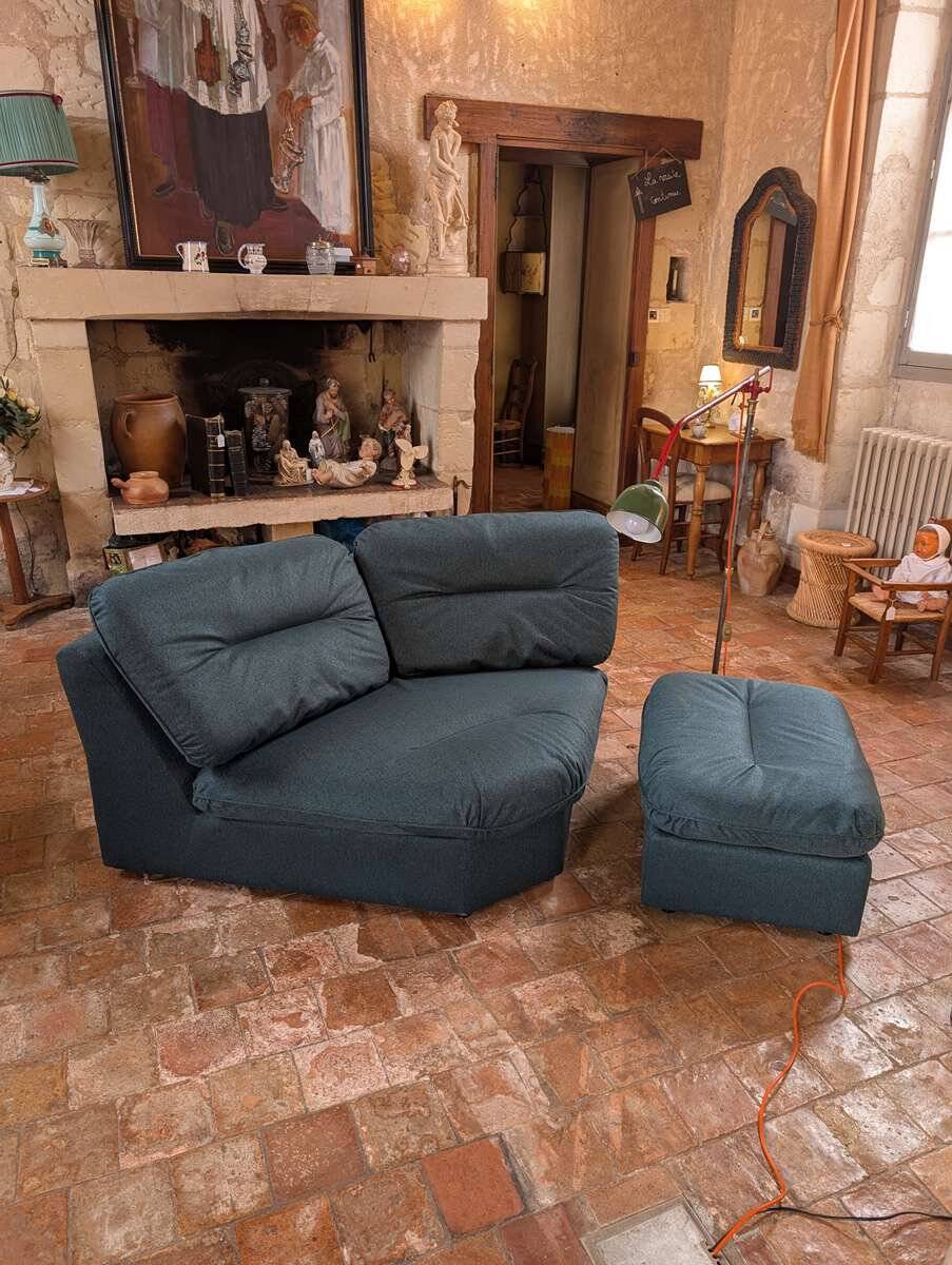 Chauffeuse angle vintage et son pouf