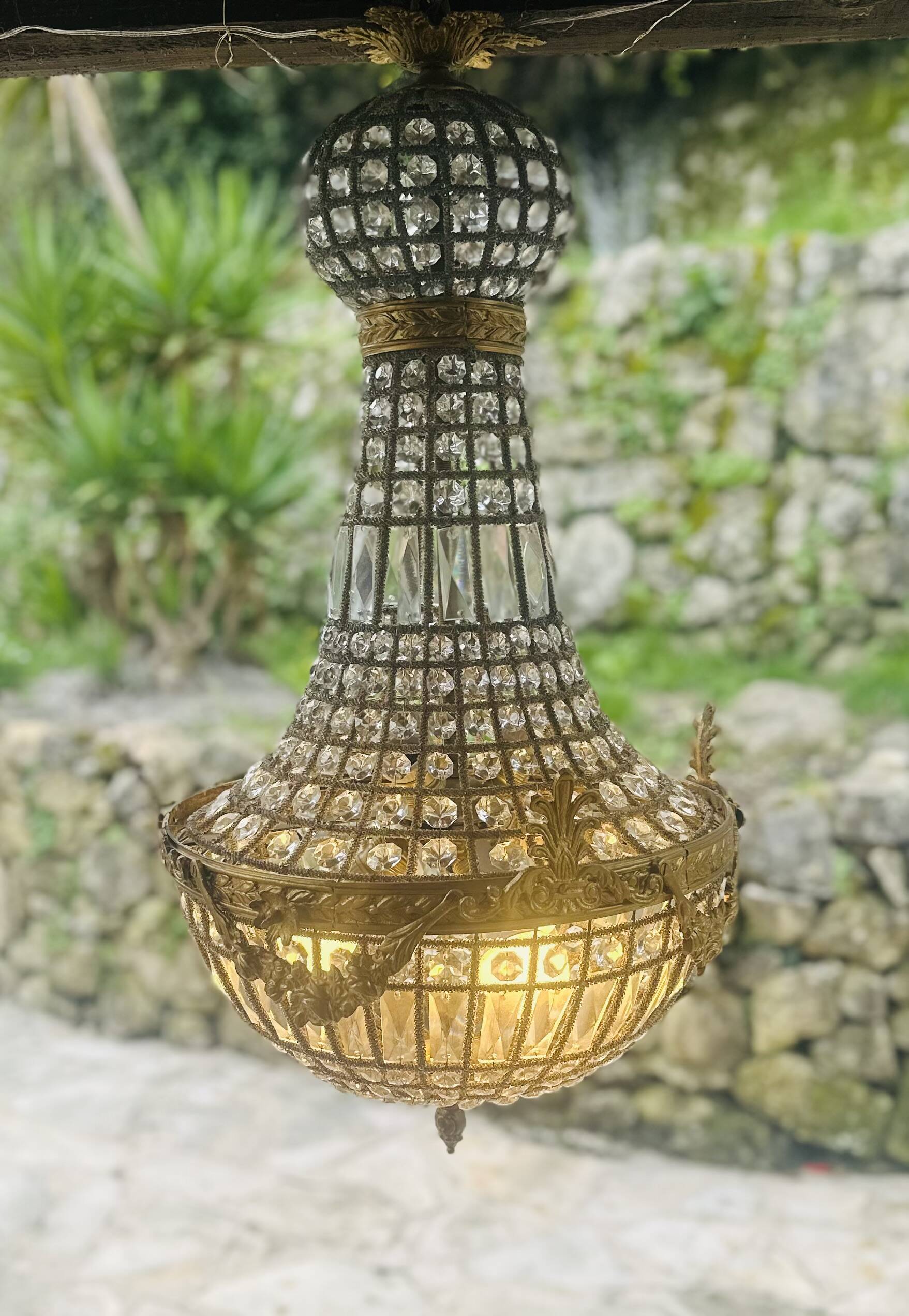 Large Montgolfiere chandelier in gilded bronze and faceted glass pendants