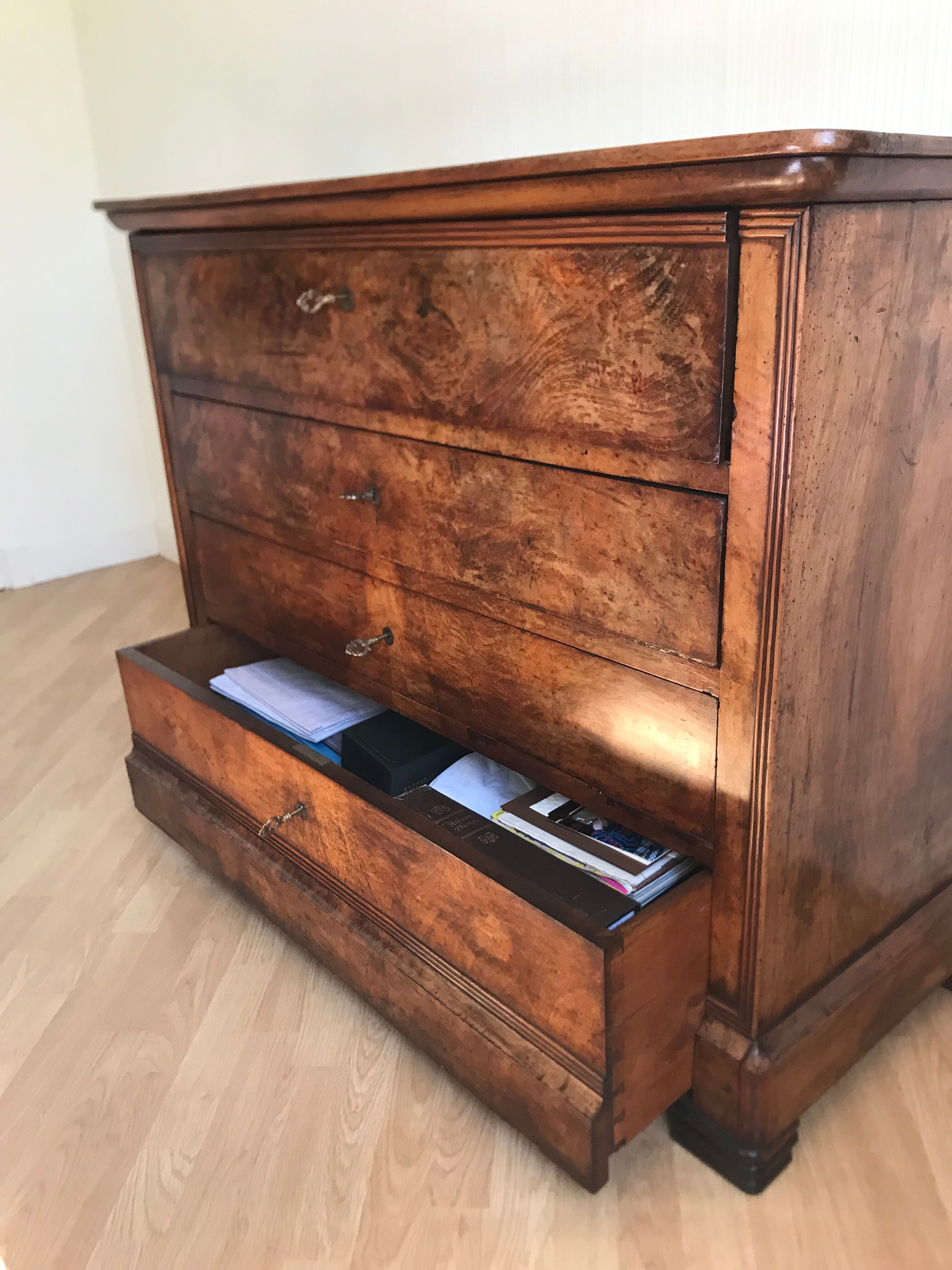 Convenient secretary