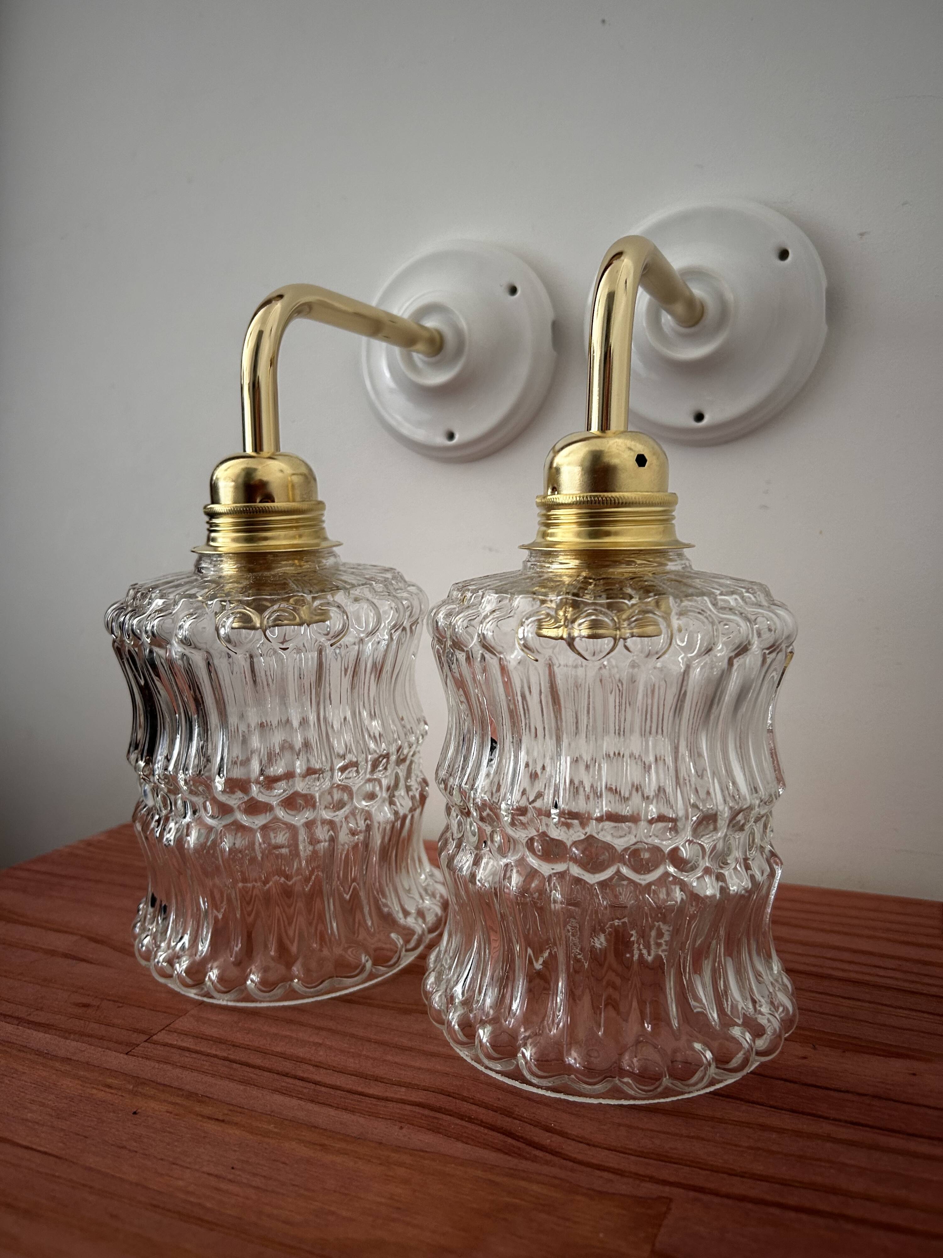 Paire d’appliques murales vintage en verre ciselé
