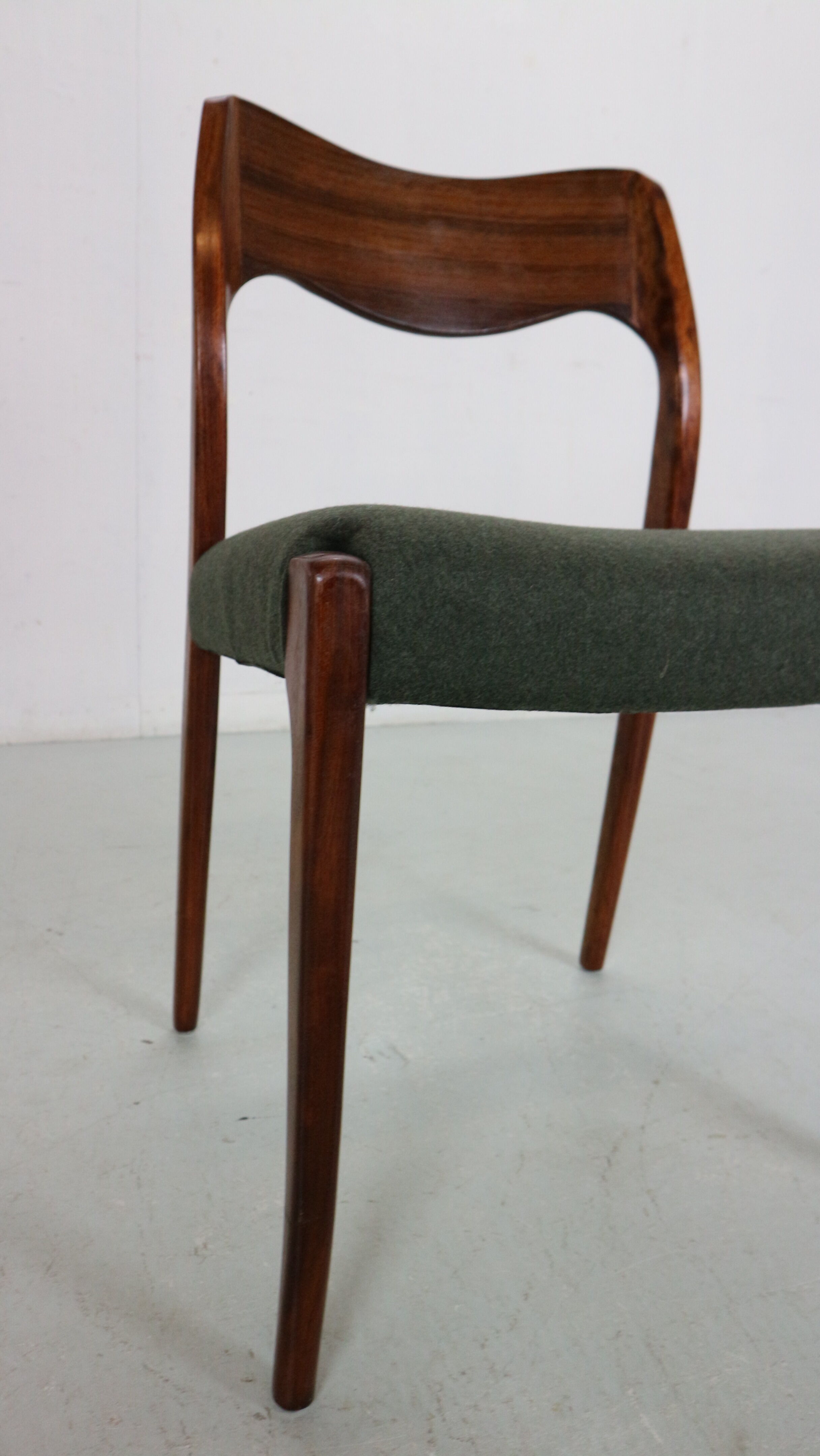 4 chaises Niels Møller « Modèle- 71 » palissandre & tissu 1951