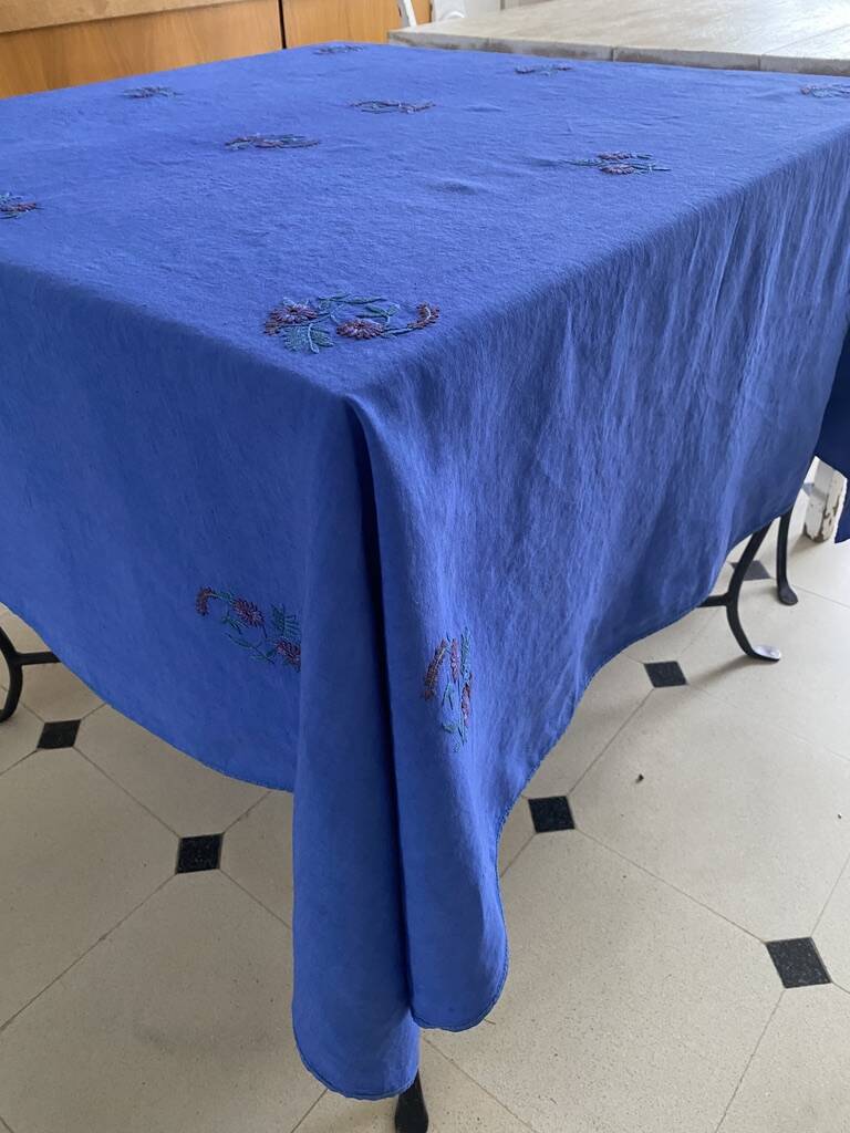 Vintage hand-embroidered tablecloth, floral patterns - Ocean blue - Linen - 160x155 cm
