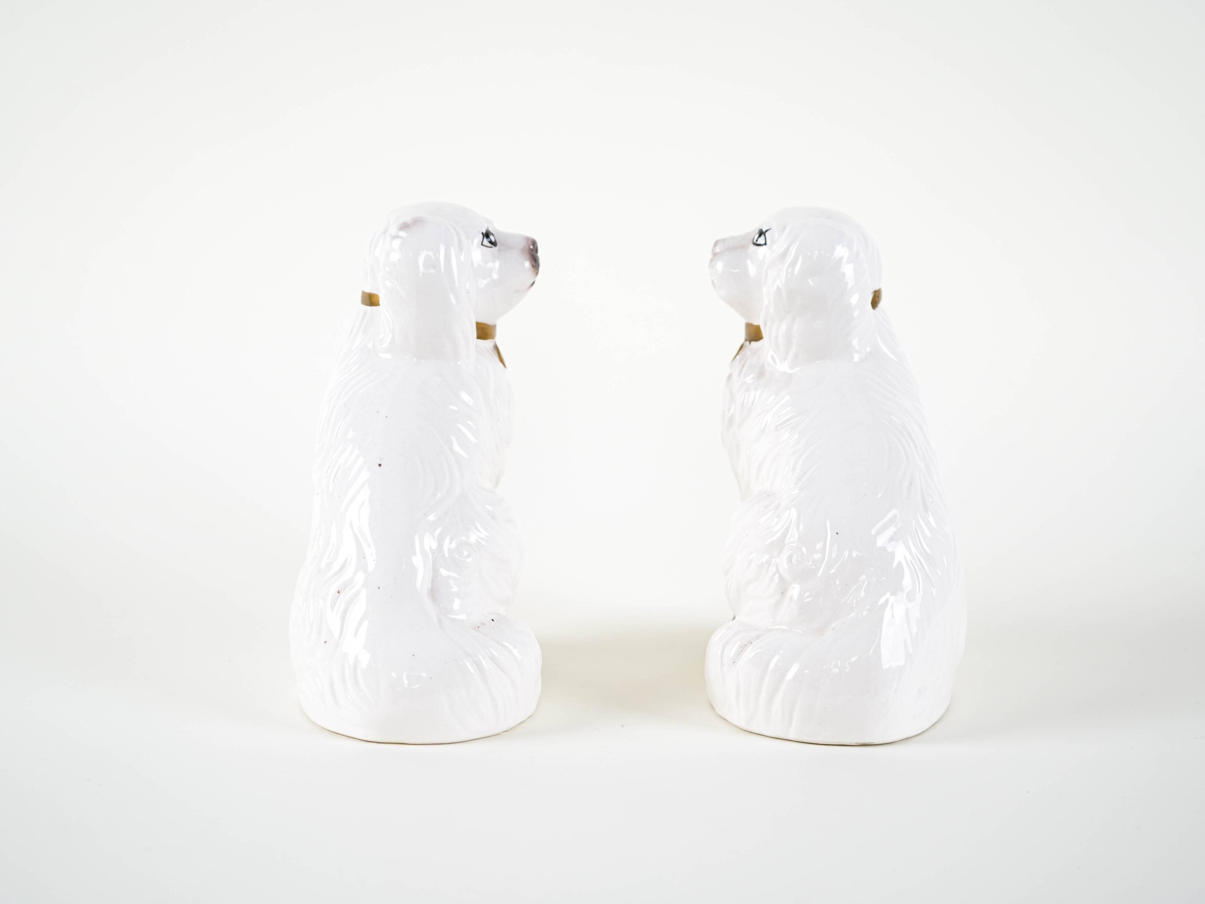 Figurines de chien en céramique, style anglais, années 1970, fabriquées en Angleterre.