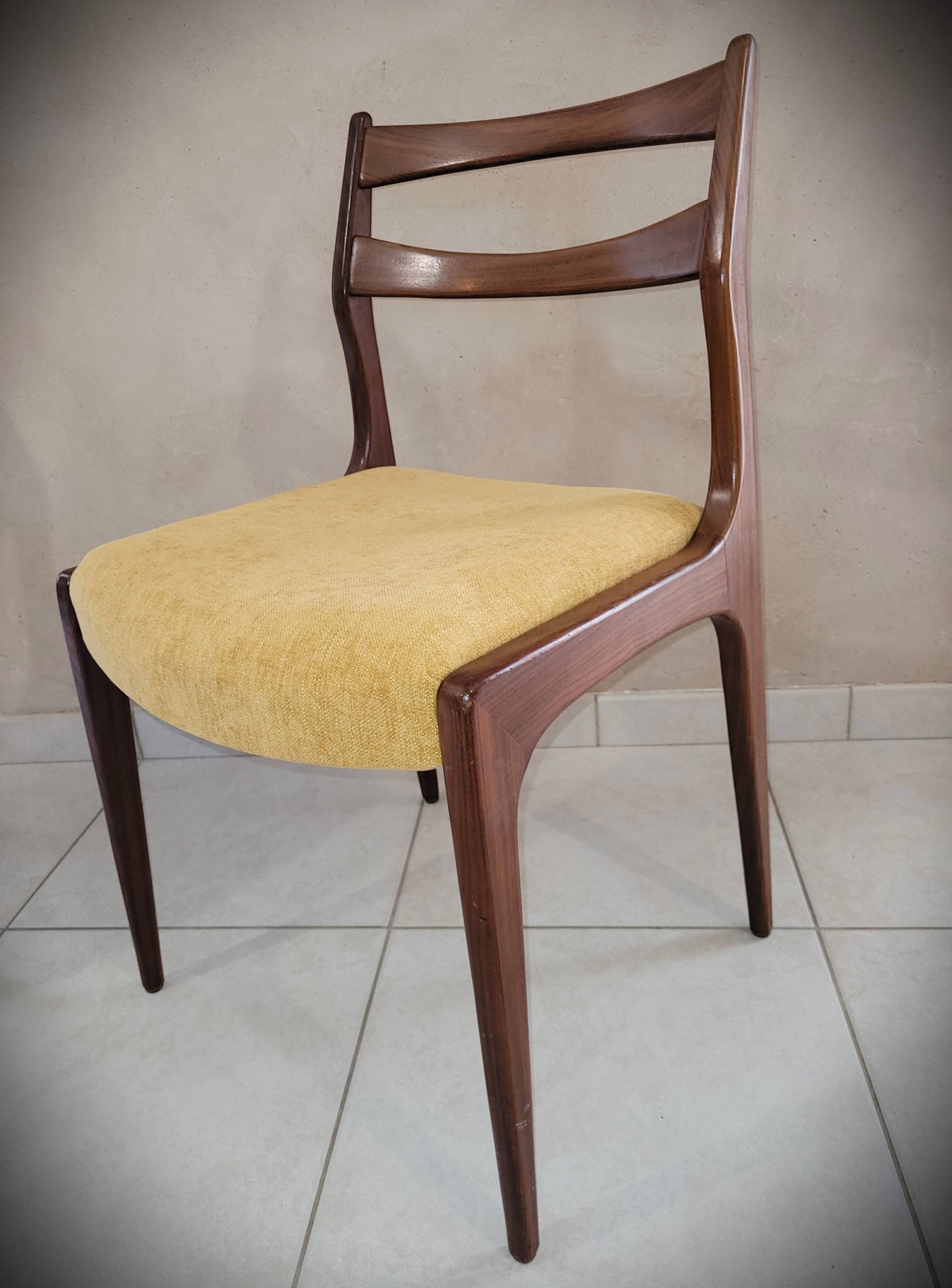 Set of 4 teak chairs with fabric seat in Scandinavian style.