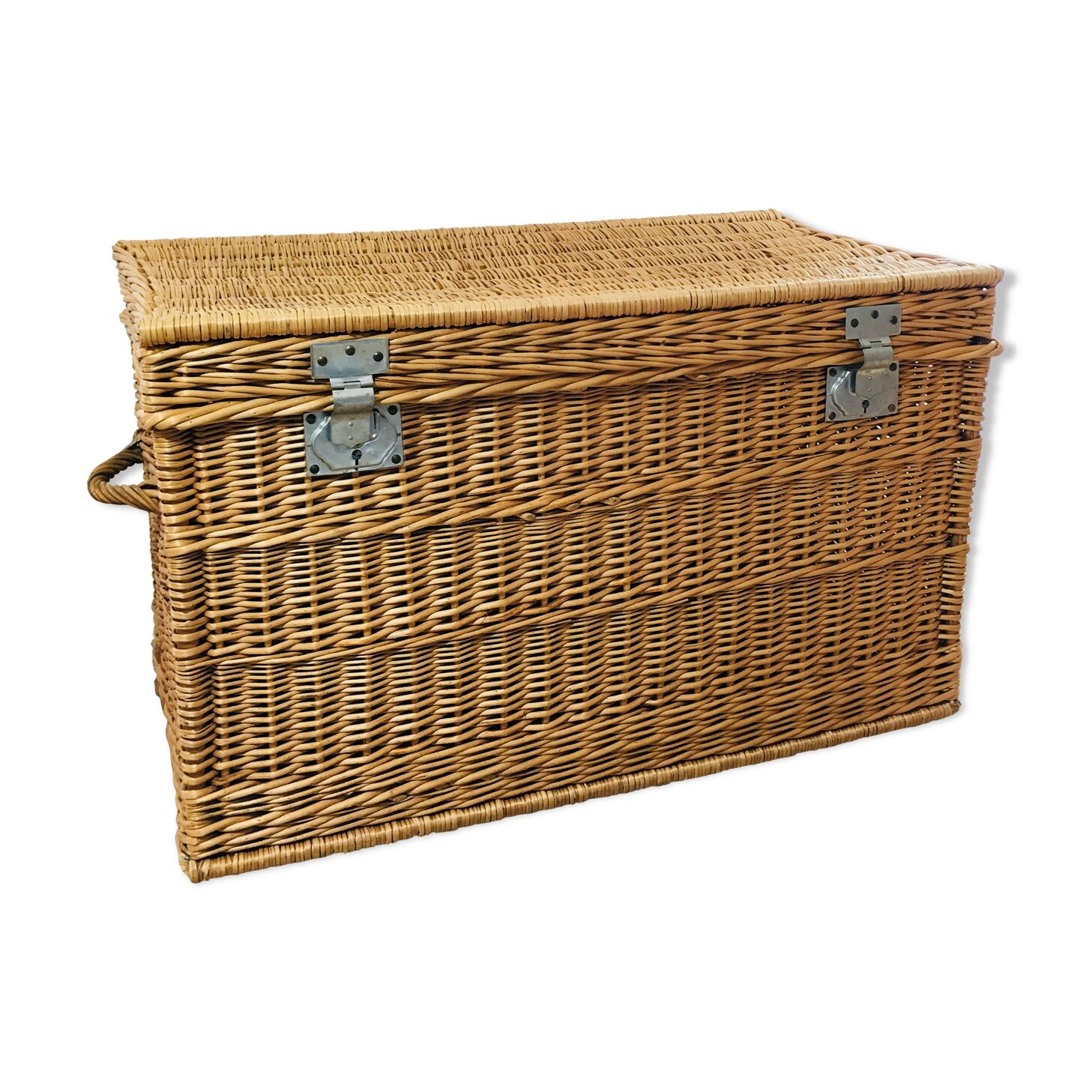Wicker trunk