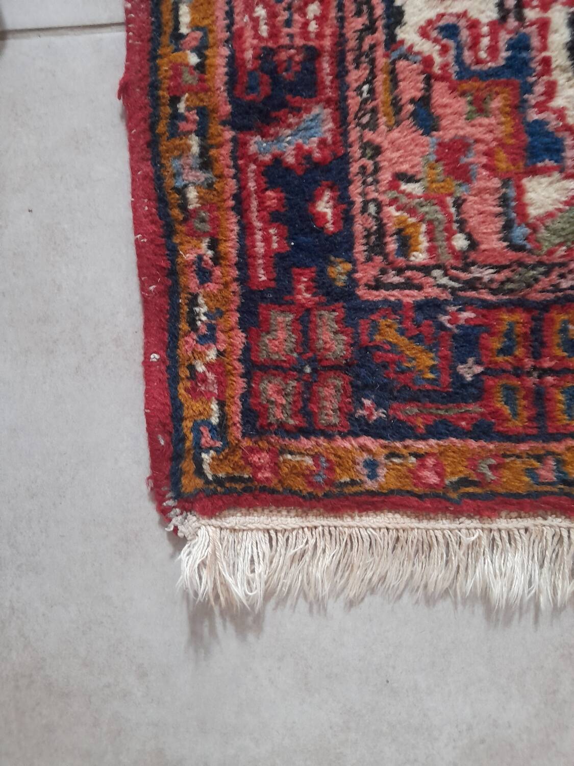 Hand-knotted Persian rug 140 x 72 cm