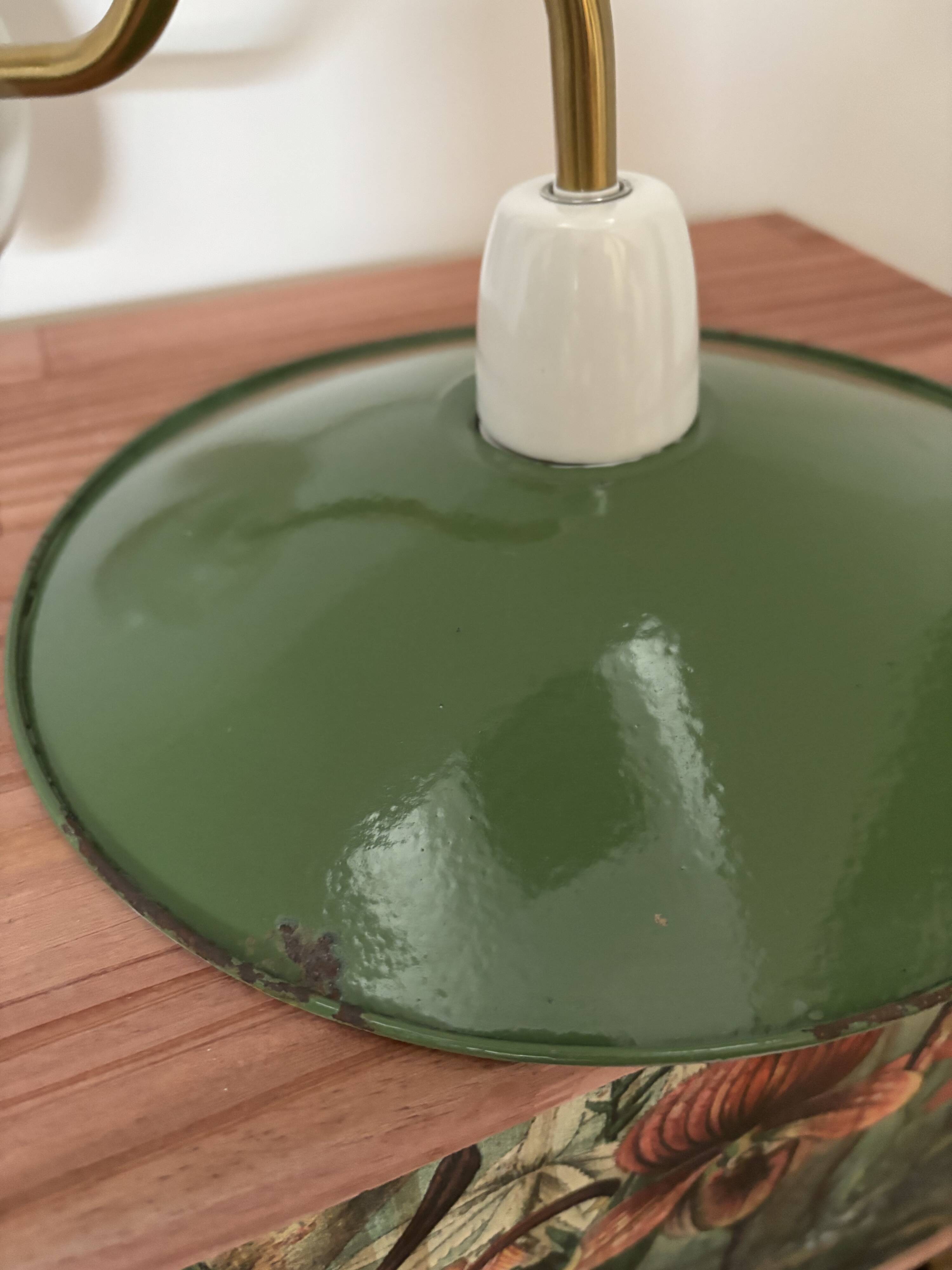 Enamelled sheet metal wall light