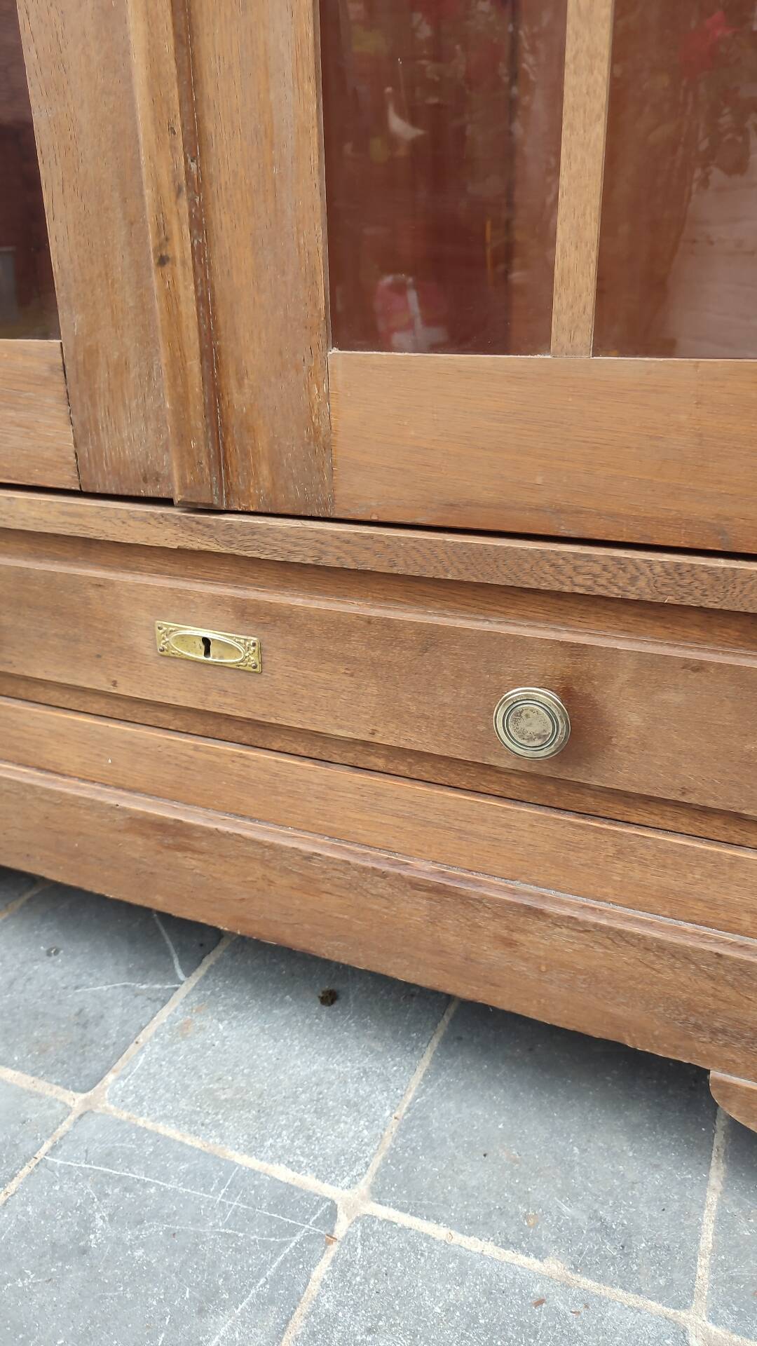 Bibliothèque vitrée vintage en chêne