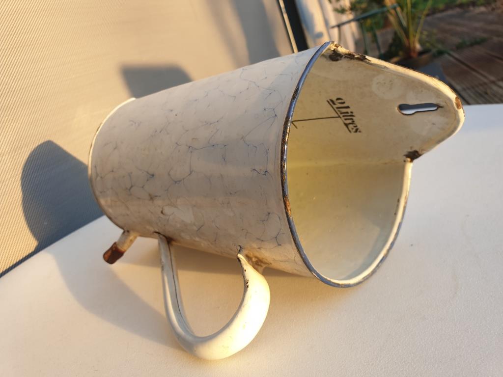 Pot washbasin wall mounted sheet metal enamelled