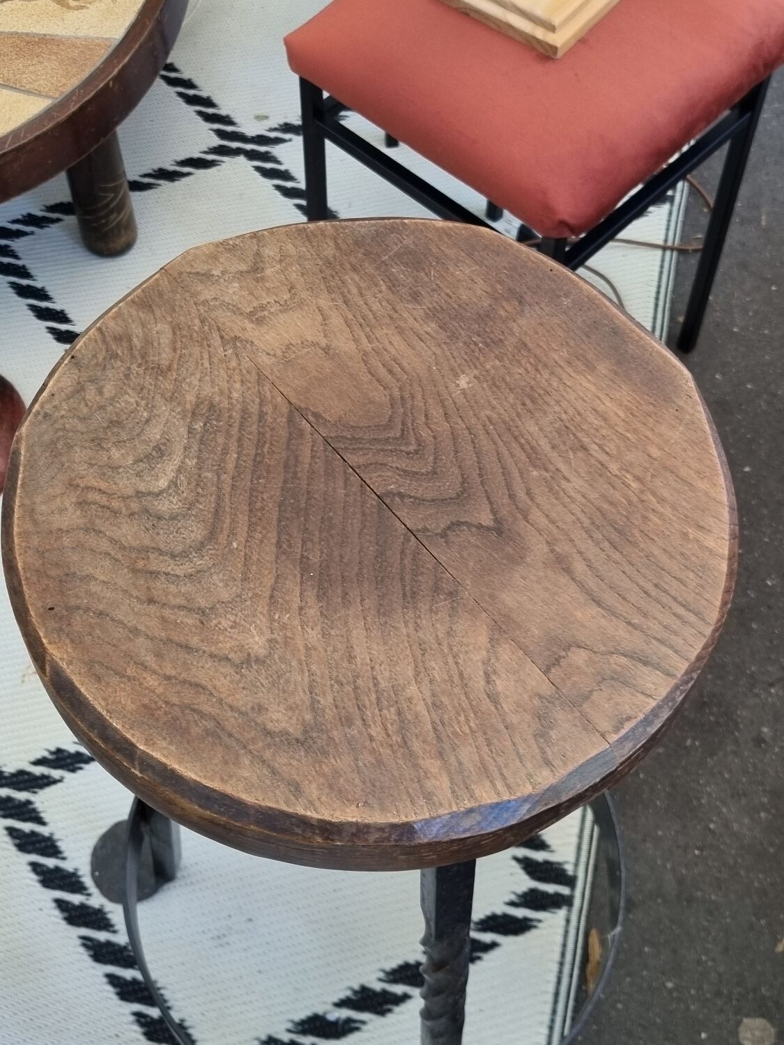 Stool in wrought iron and solid oak