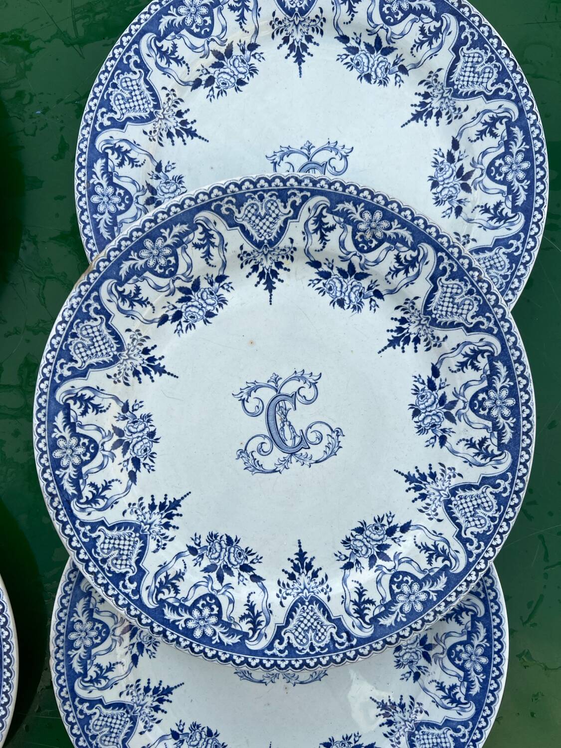 6 assiettes Gien série monogramme « 2nd choix »