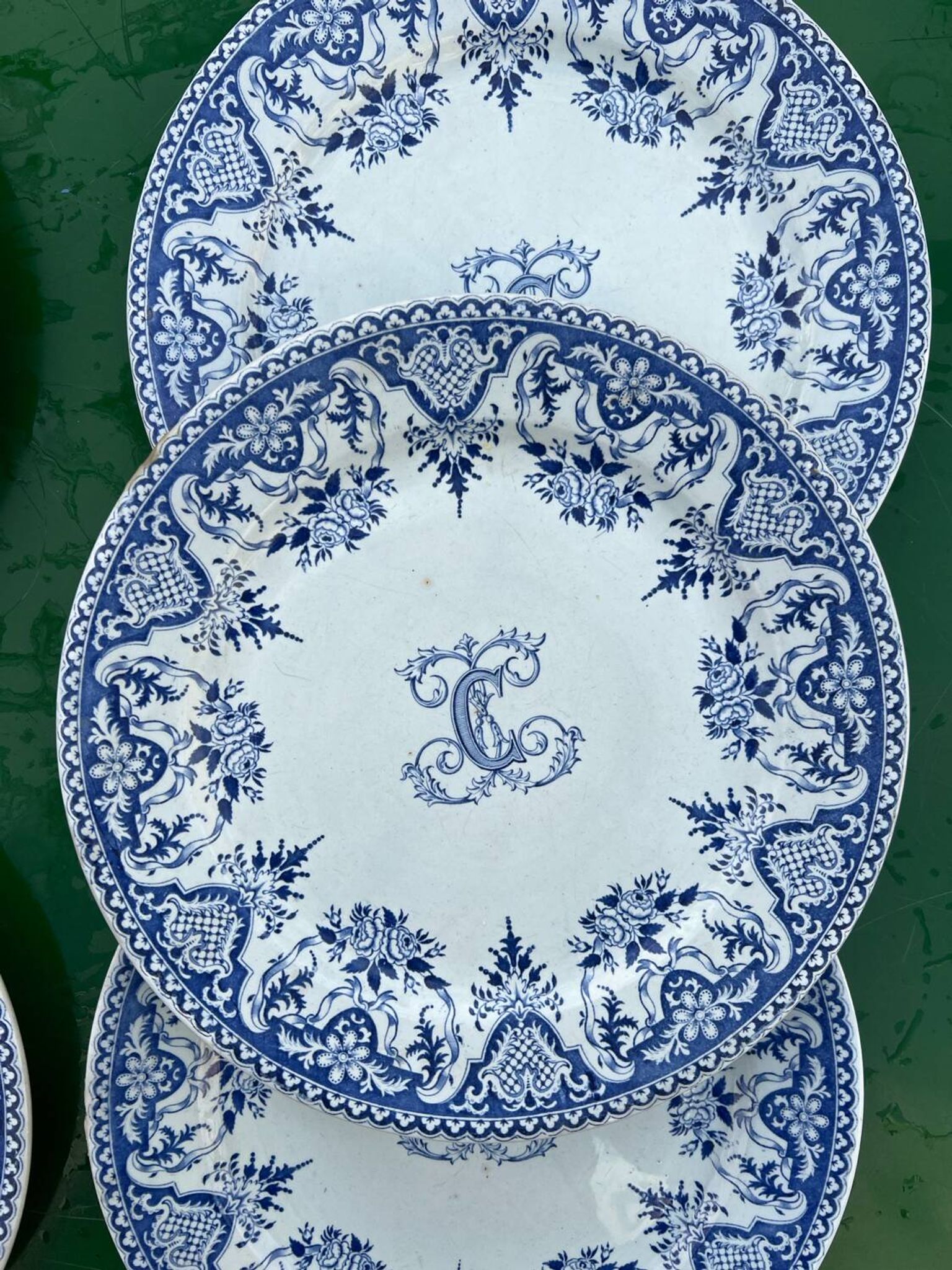6 assiettes Gien série monogramme « 2nd choix »