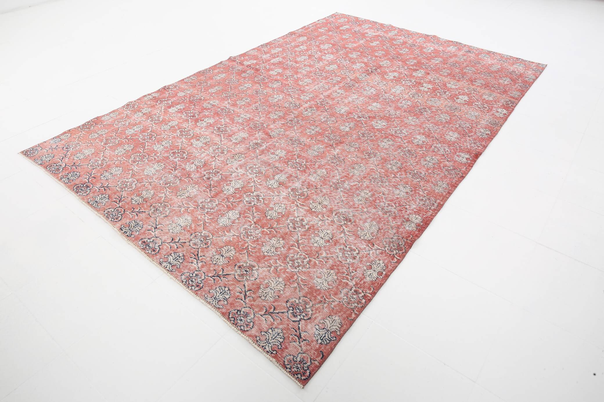 Pale red classic vintage rug, 215x335cm