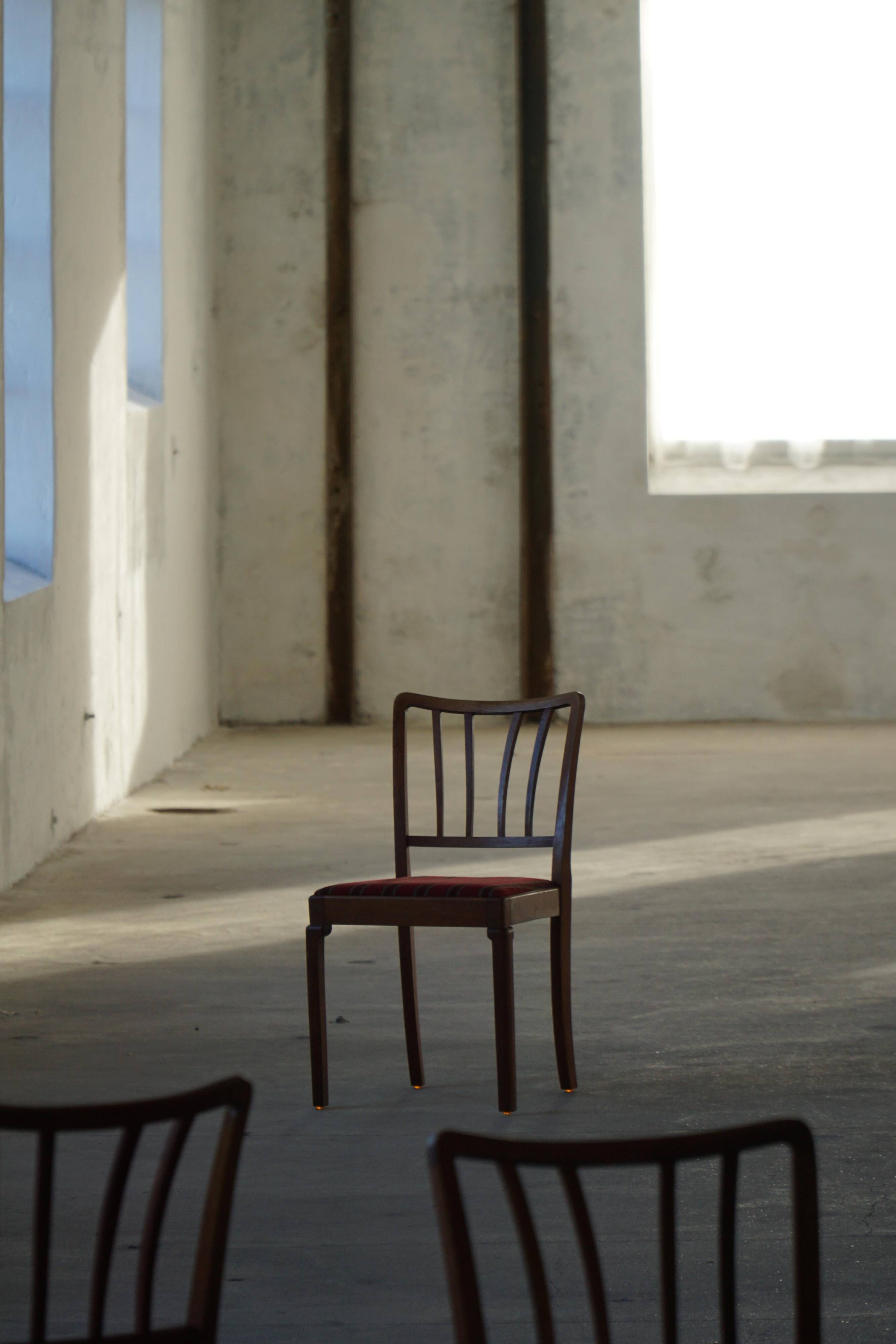 Set of 6 modern classic Danish dining chairs, oak with upholstered seats, 1950s.