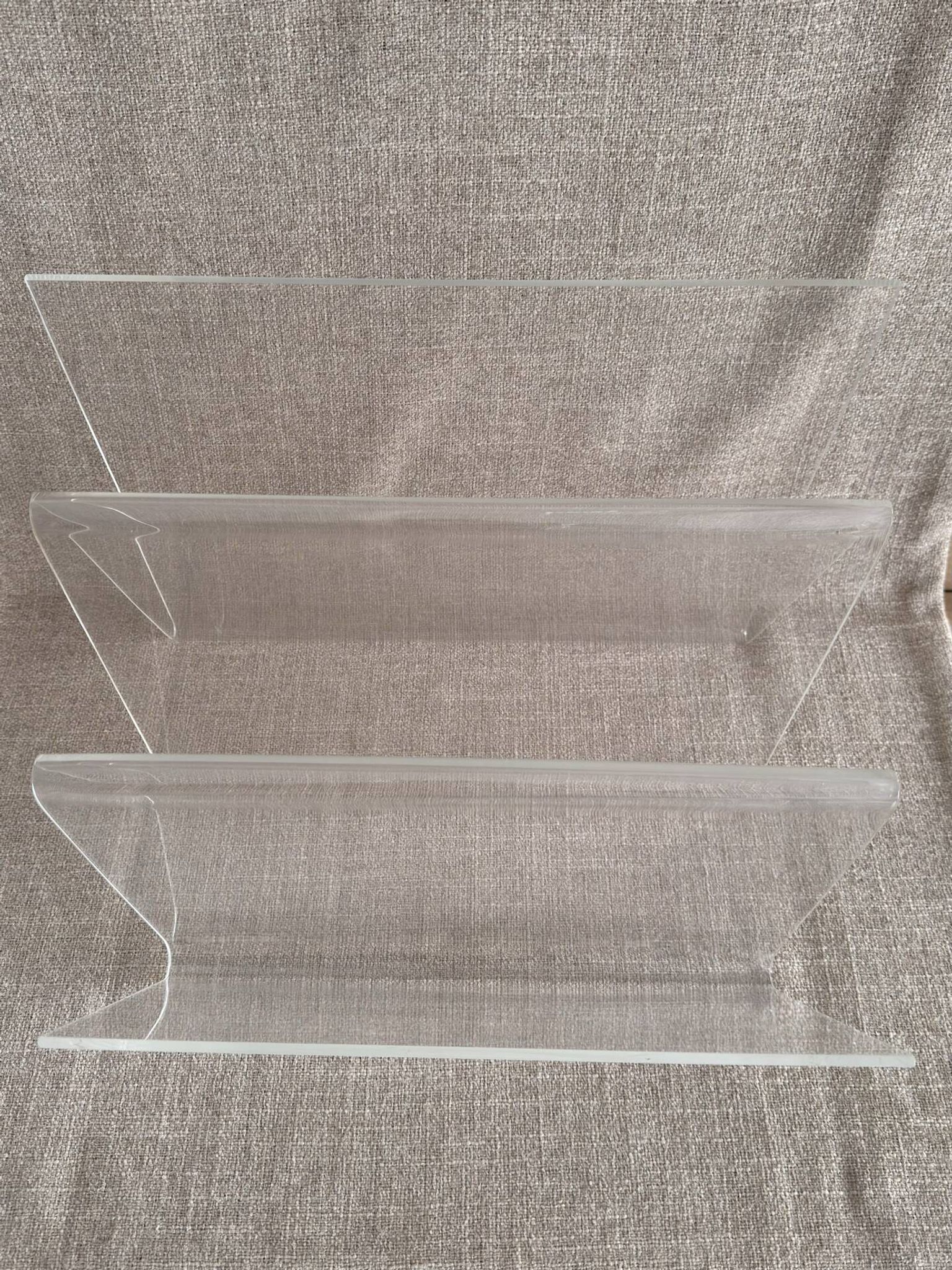 Magazine rack in zigzag plexiglass from the 80s/90s.