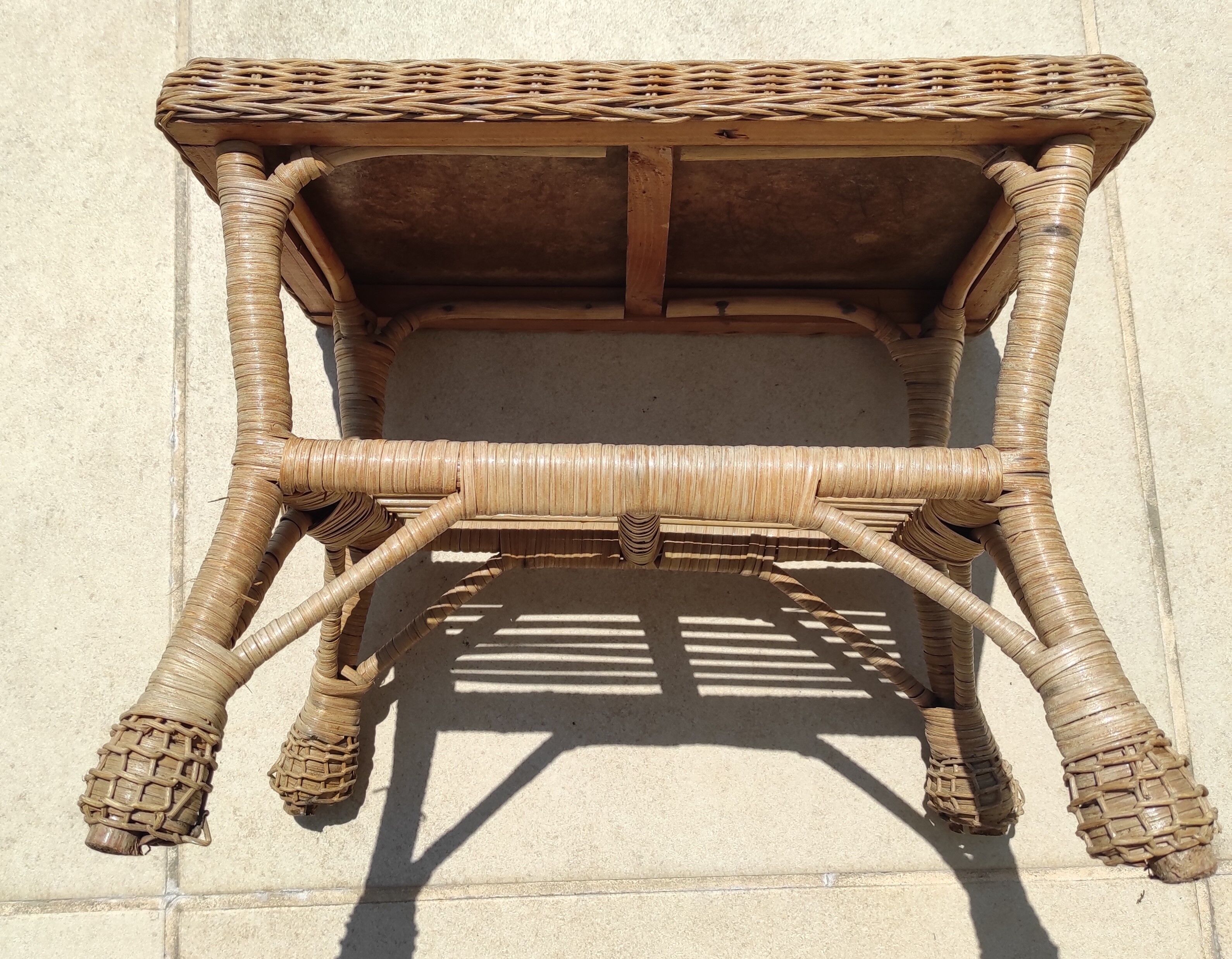 Small rattan coffee table rectangular shape