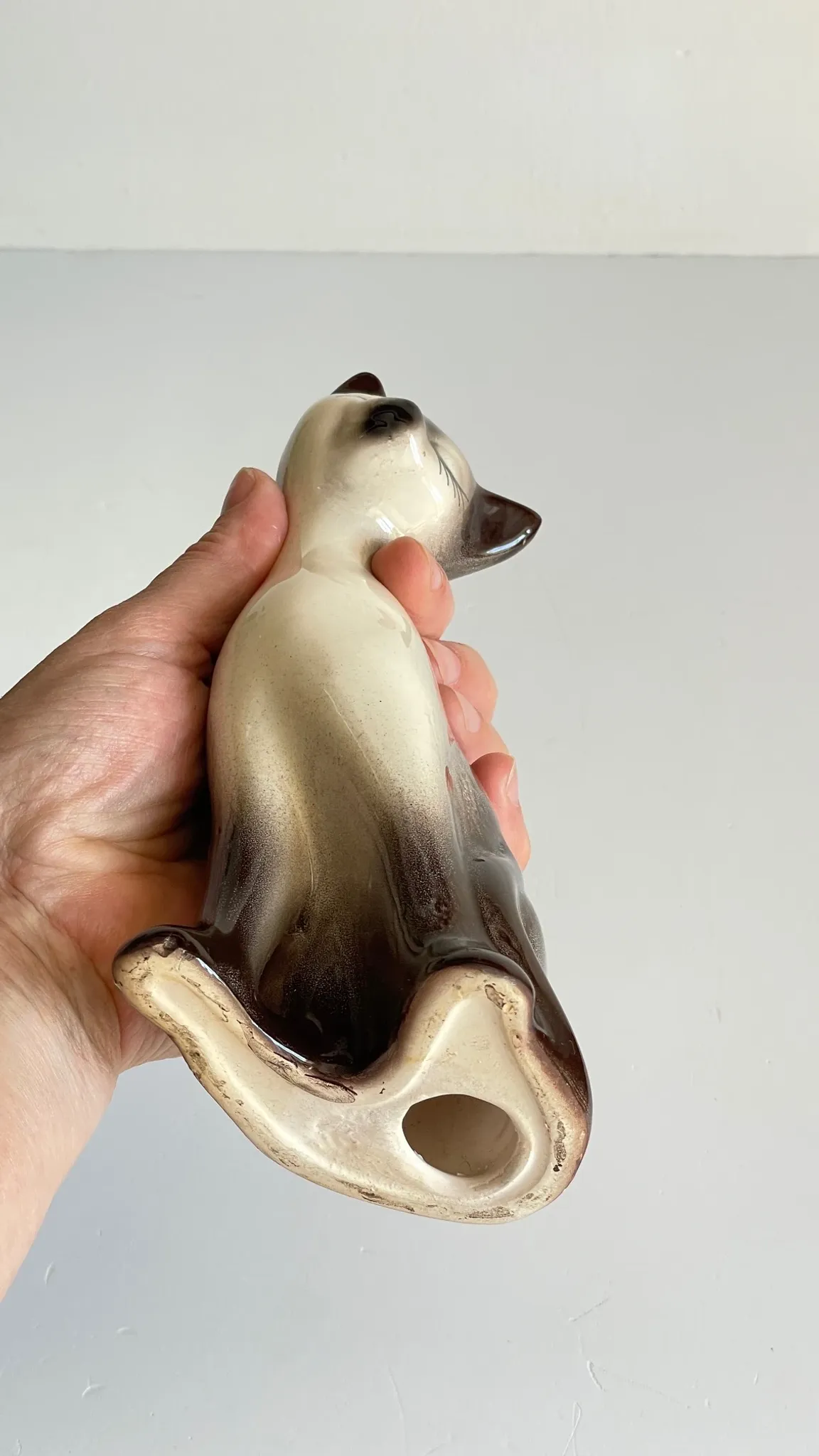 Vintage ceramic chat