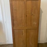 Small old Parisian showcase