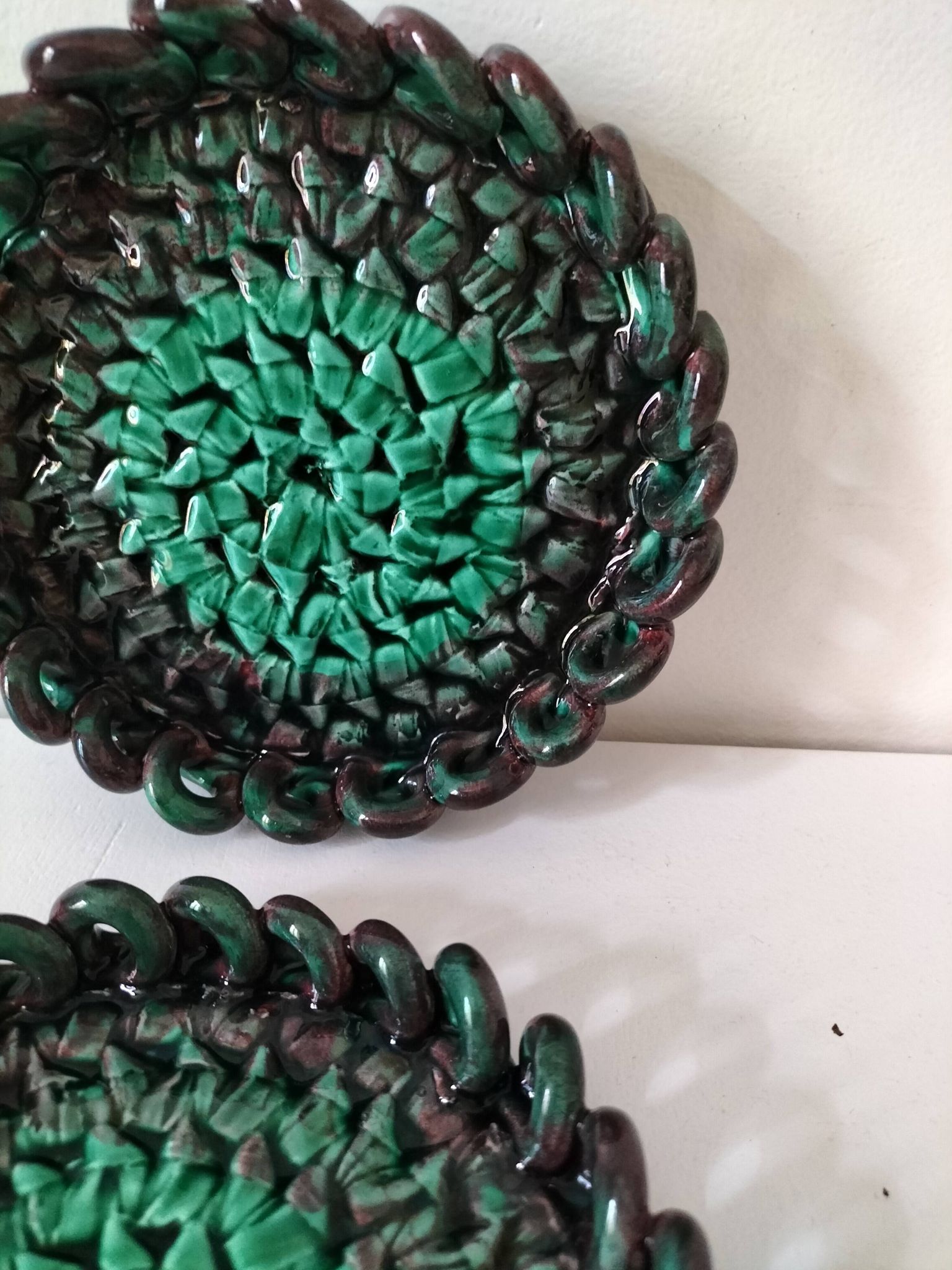 Pair of enamelled woven ceramic trinket trays signed BL, Le Brusc (Var)