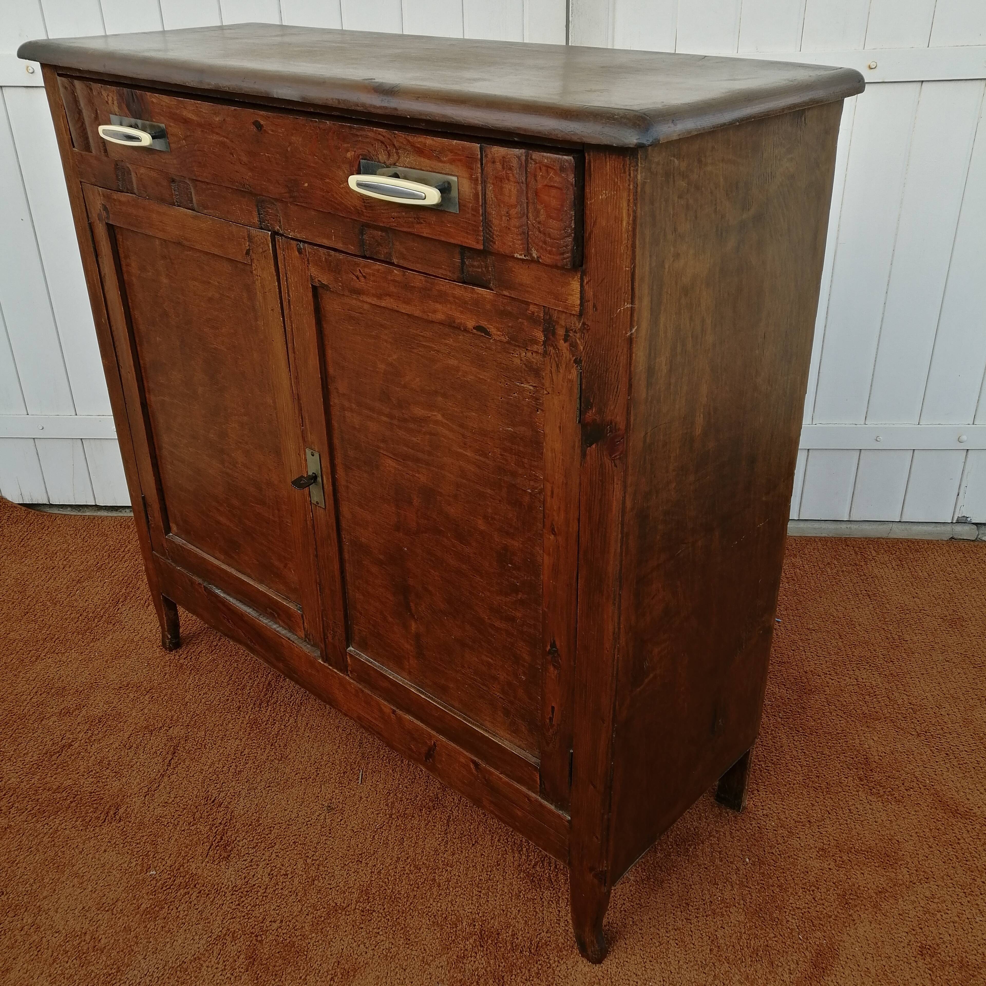 1950s Parisian style buffet